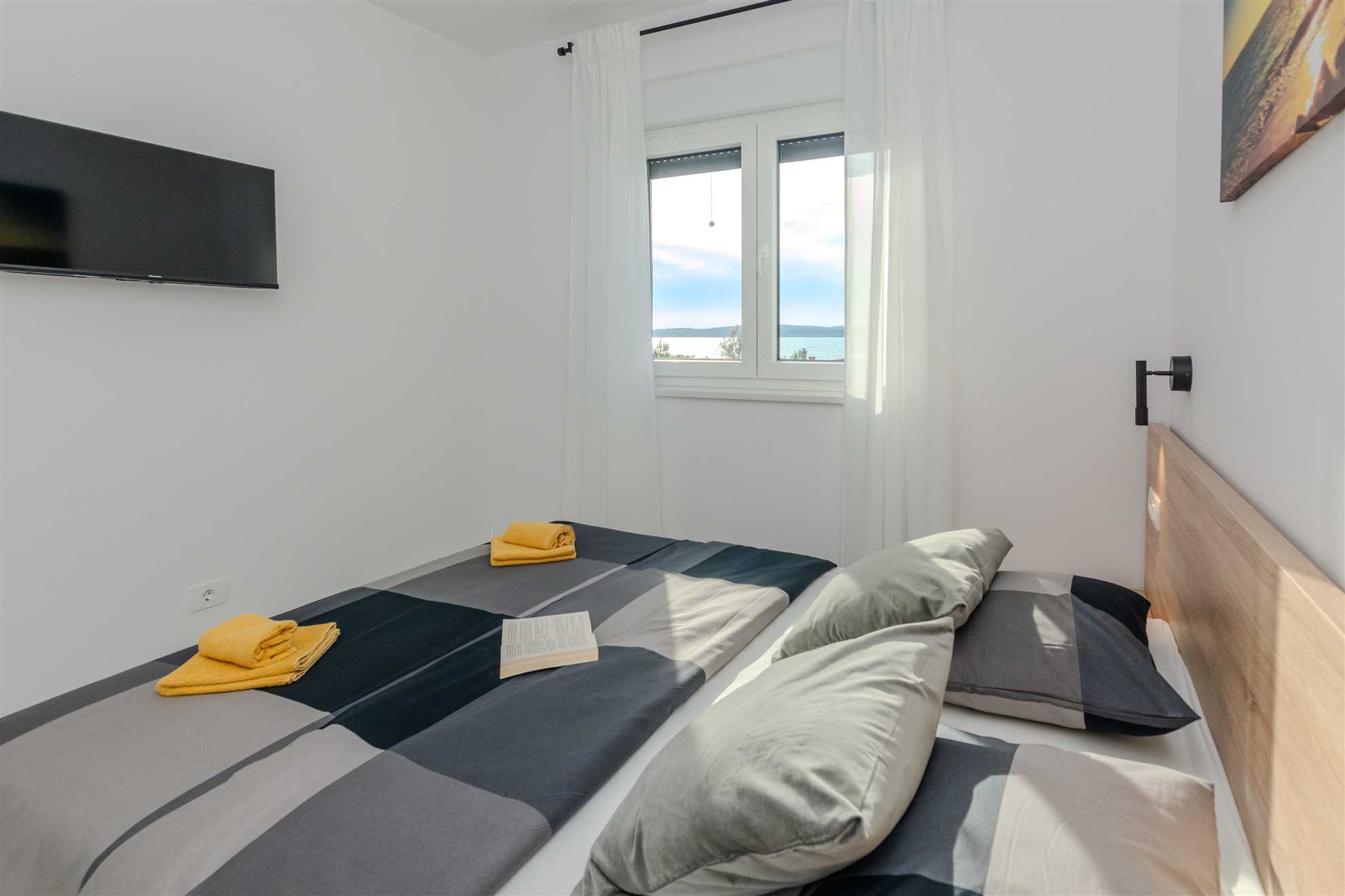 Luxorious apartment with sea view | ideal for 4 persons | just 70 m from beach