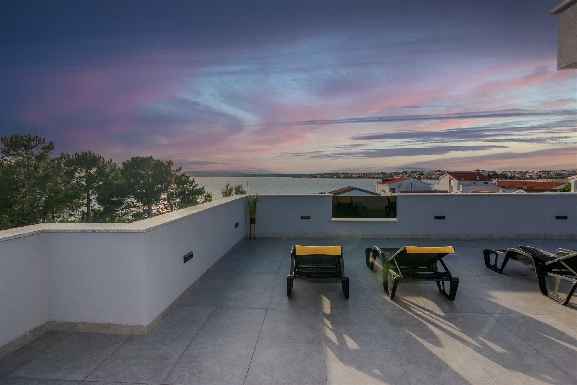Luxorious apartment with sea view | ideal for 4 persons | just 70 m from beach