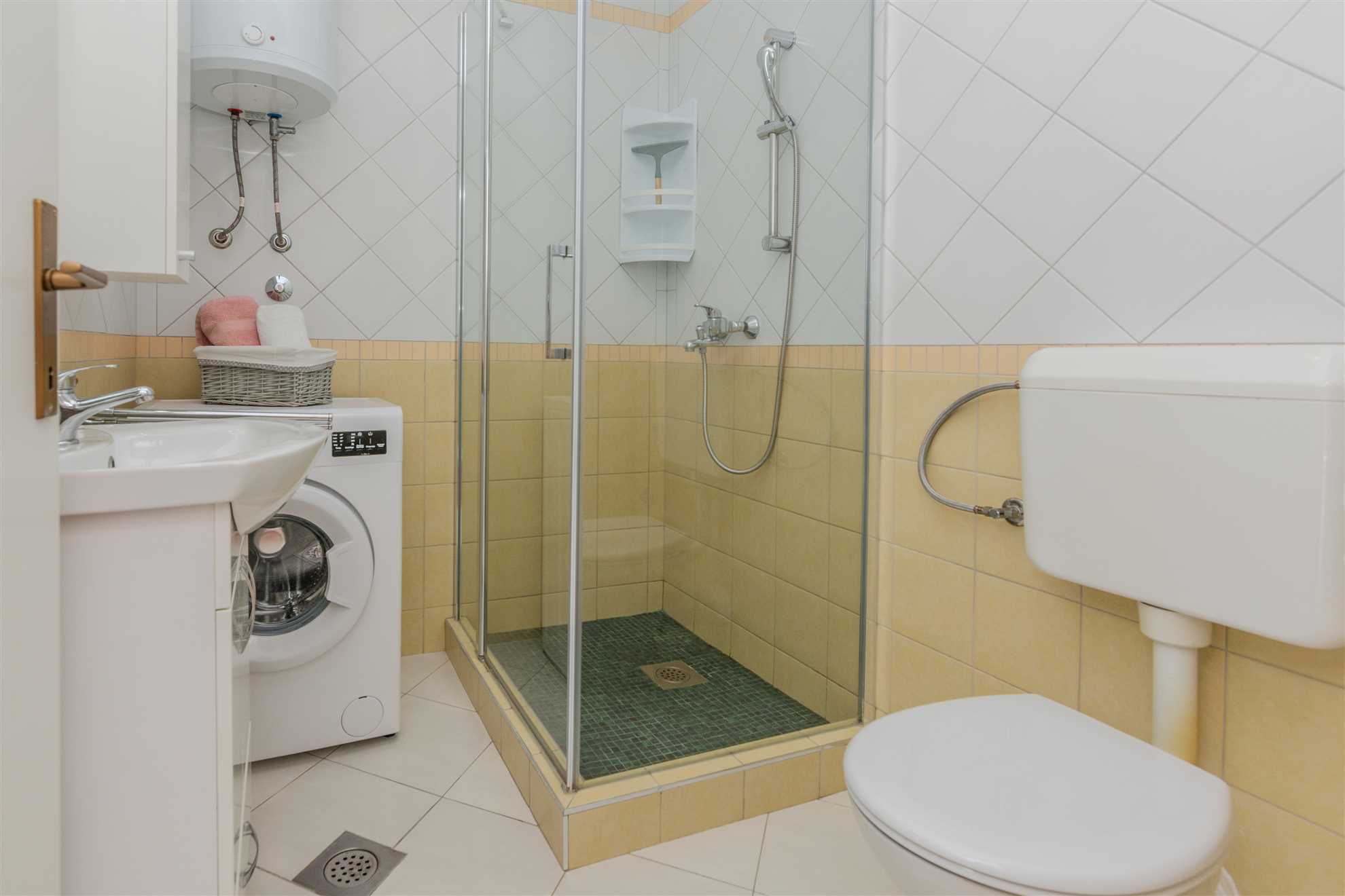 Apartment in a quiet area | for 2-4 persons | 200 m from the sea