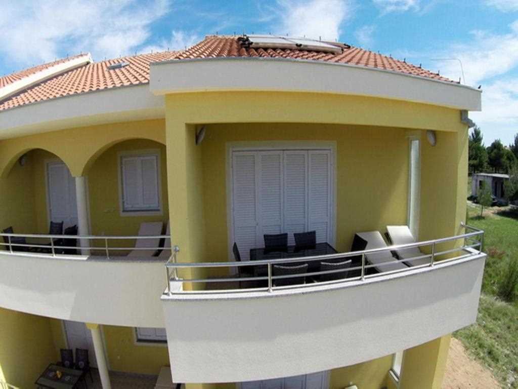 Na plaži | za 4-6 osoba | kompletno opremljen sa pogledom na more