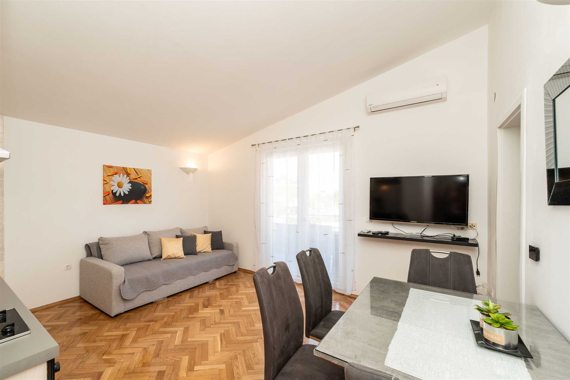 Apartment for 2-4 per. | Sea view | 200 m from the beach