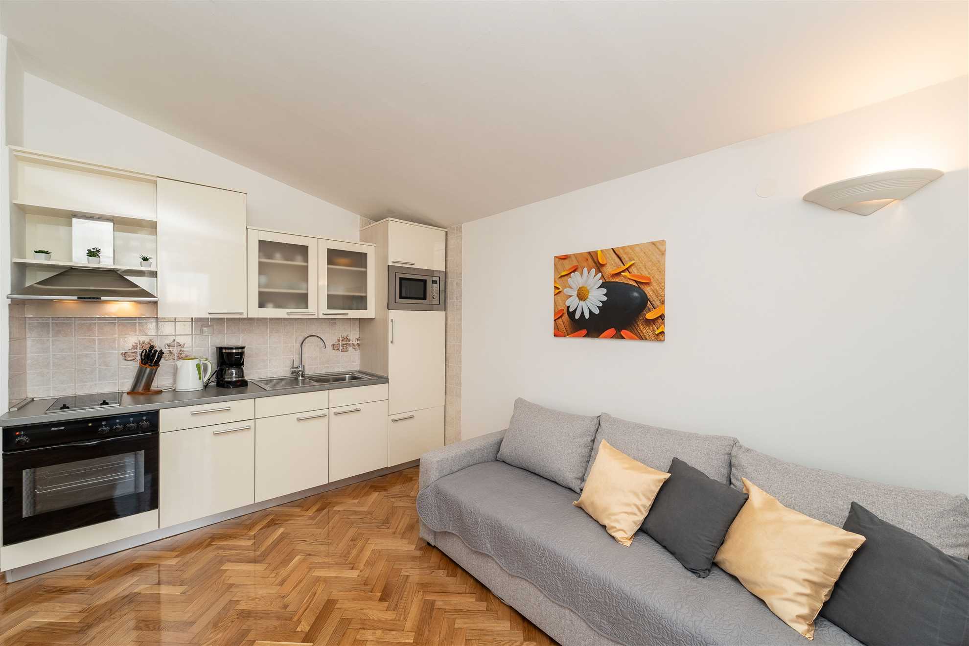 Apartment for 2-4 per. | Sea view | 200 m from the beach