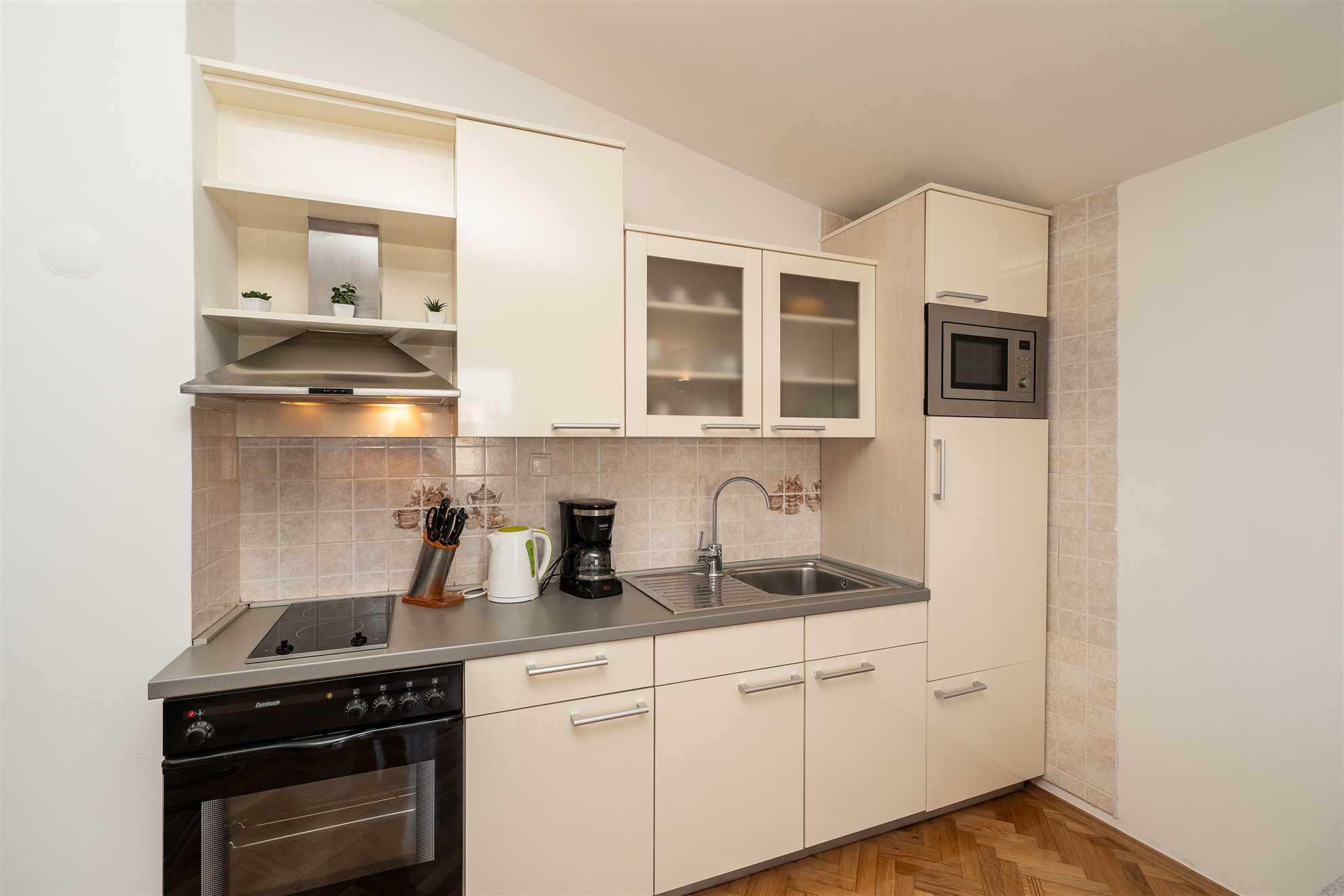 Apartment for 2-4 per. | Sea view | 200 m from the beach