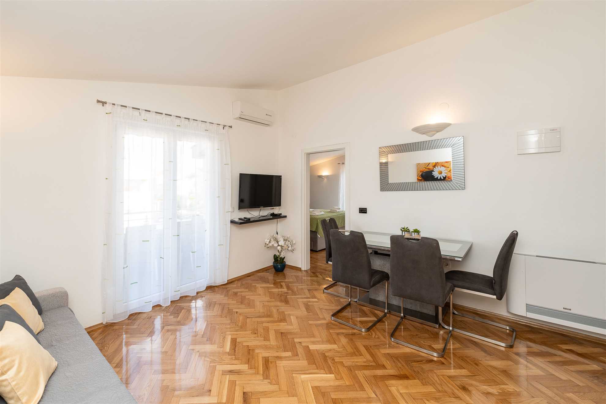 Apartment for 2-4 per. | Sea view | 200 m from the beach