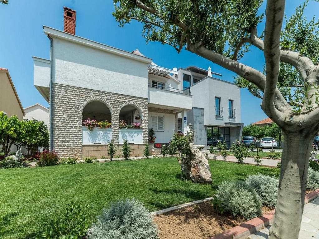 Apartment for 2-4 per. | Sea view | 200 m from the beach