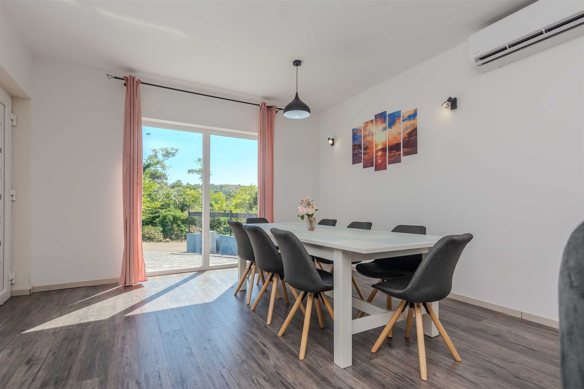 Modern villa for 8-10 persons | Heated pool | Fully equipped