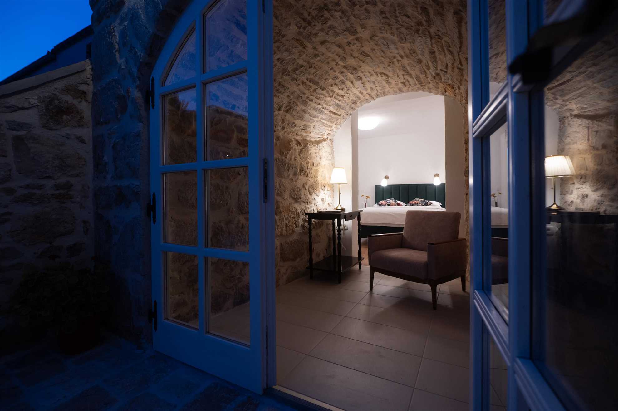 Stone holiday house with an authentic Dalmatian manor 250 years old