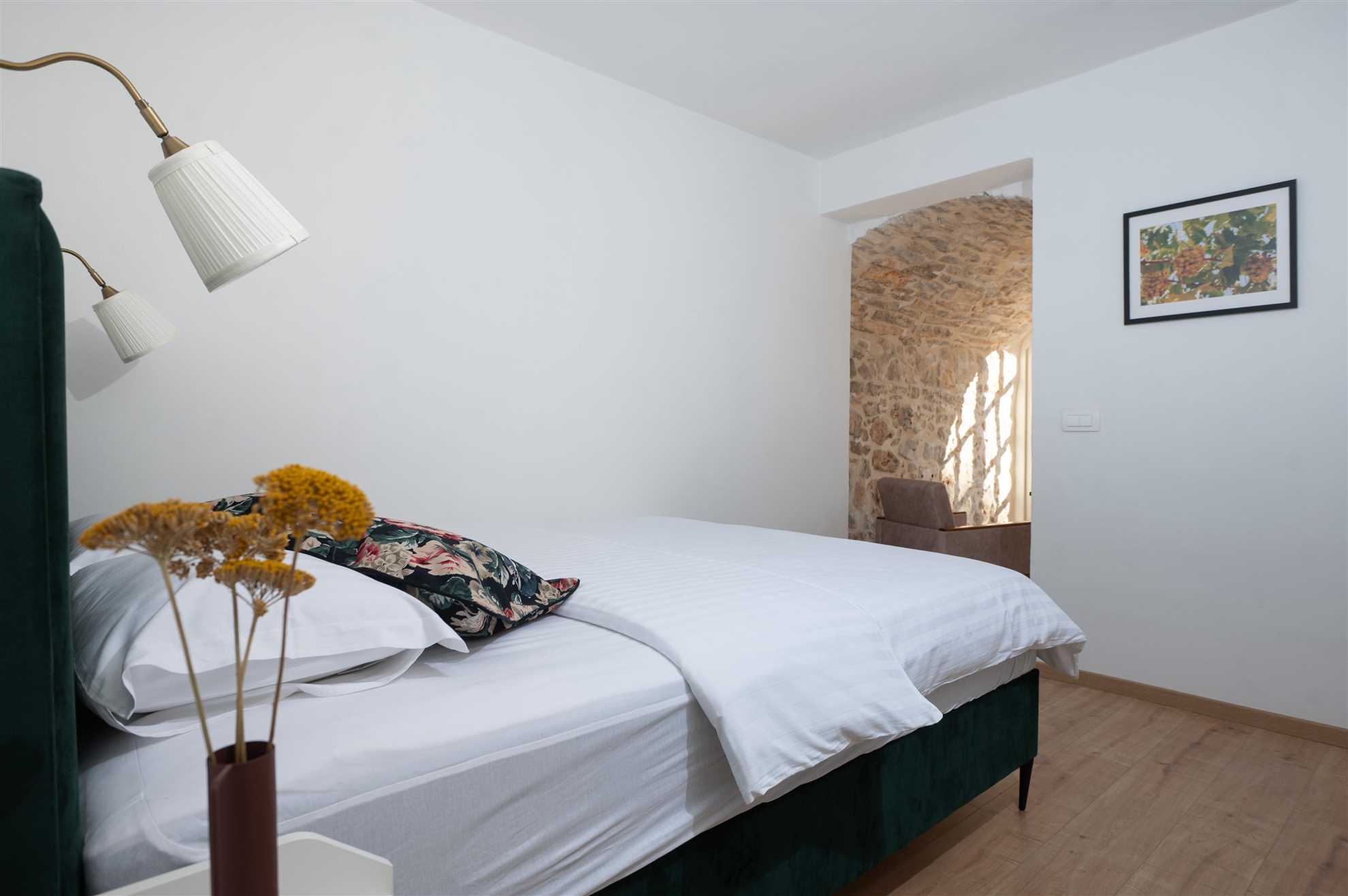 Stone holiday house with an authentic Dalmatian manor 250 years old