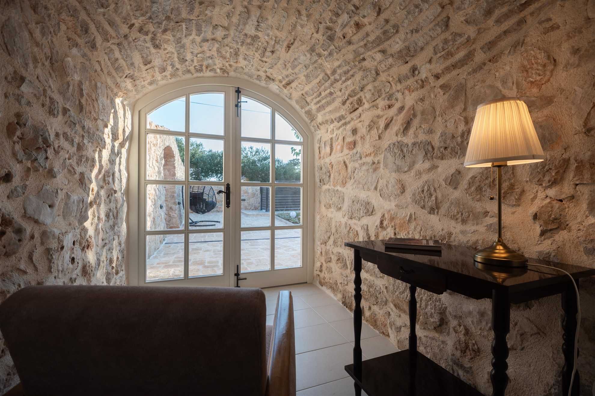 Stone holiday house with an authentic Dalmatian manor 250 years old