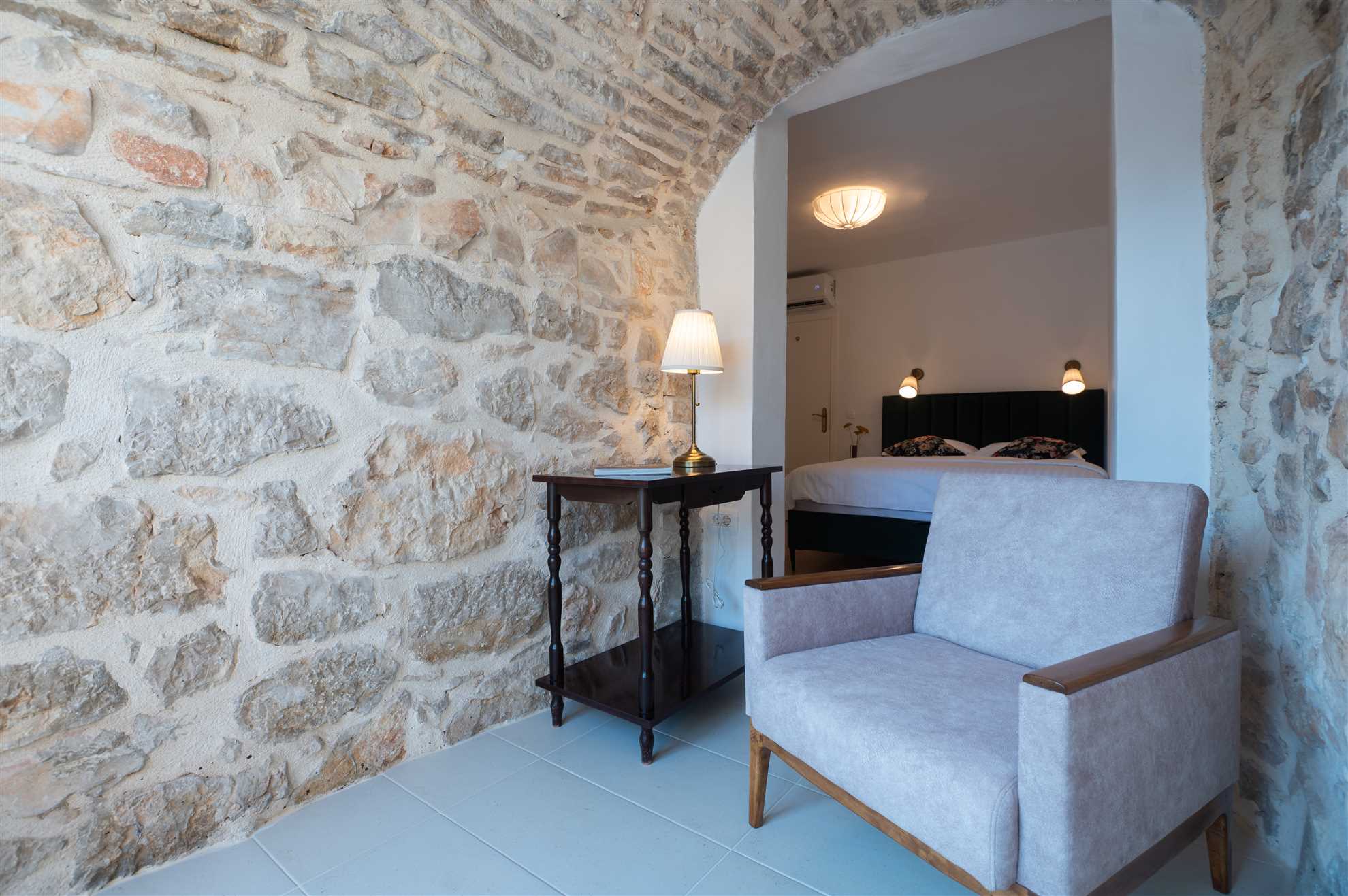 Stone holiday house with an authentic Dalmatian manor 250 years old