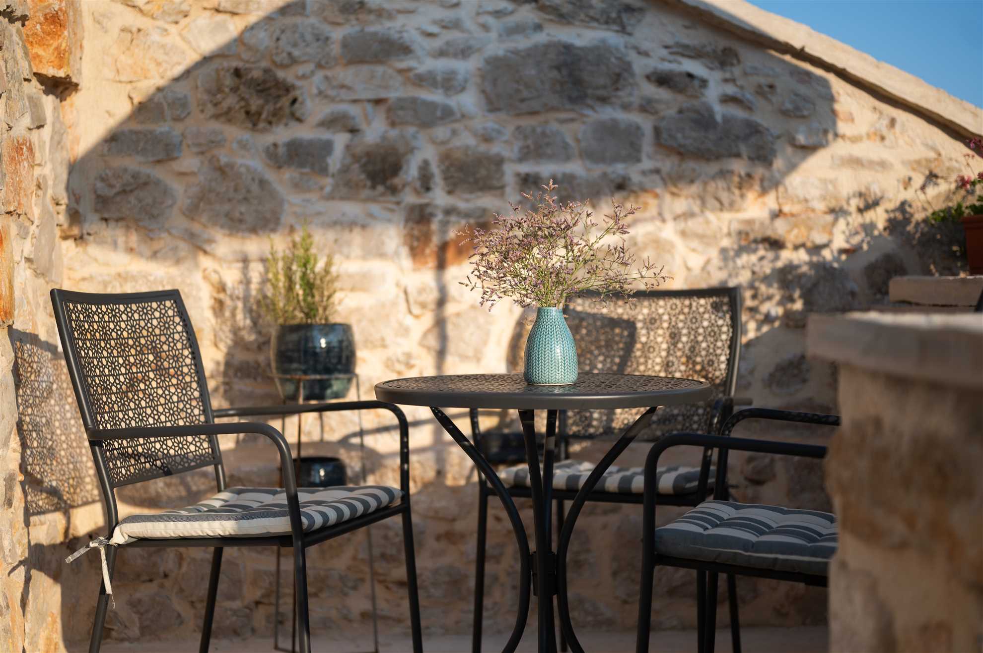 Stone holiday house with an authentic Dalmatian manor 250 years old