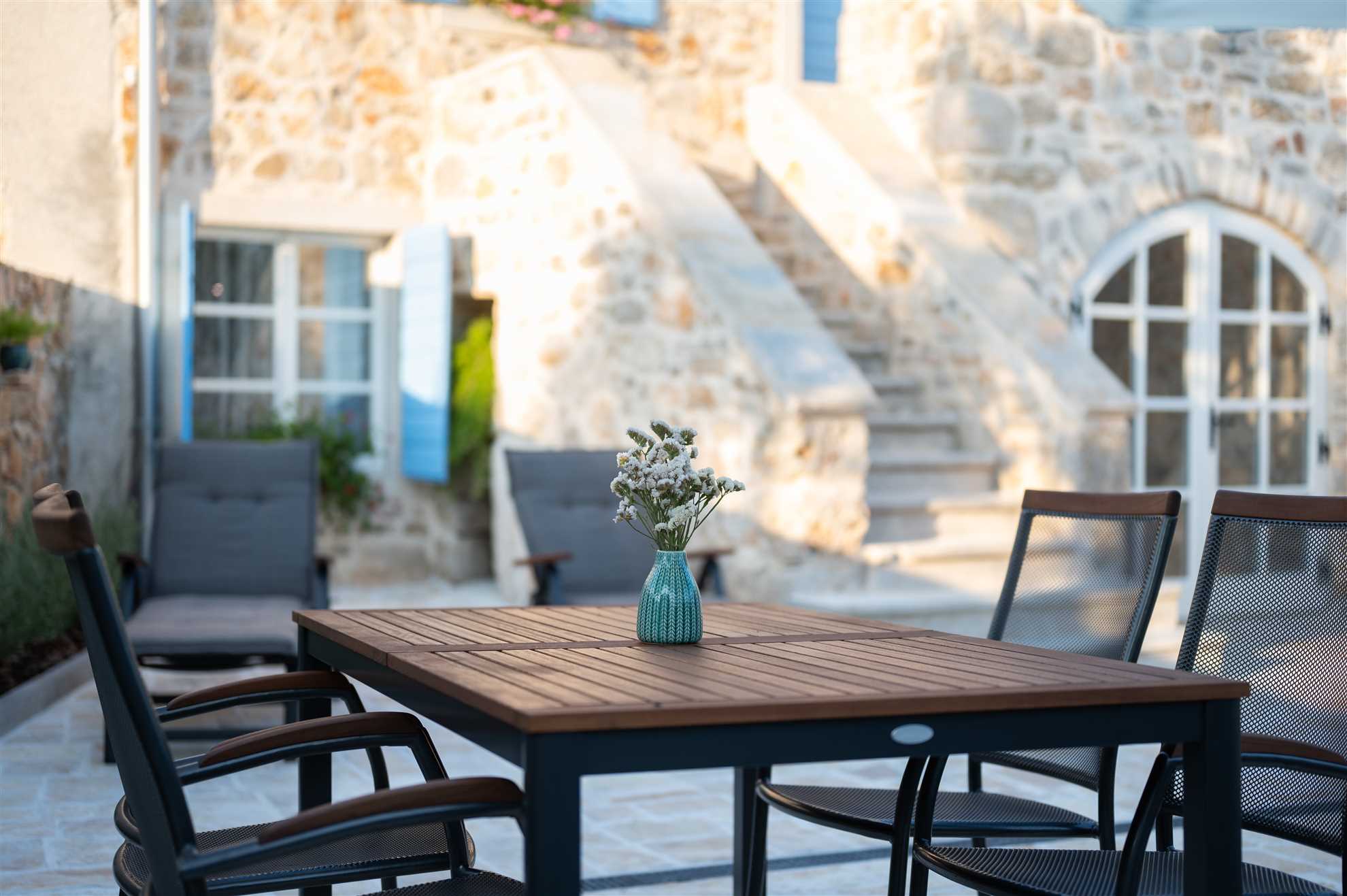 Stone holiday house with an authentic Dalmatian manor 250 years old