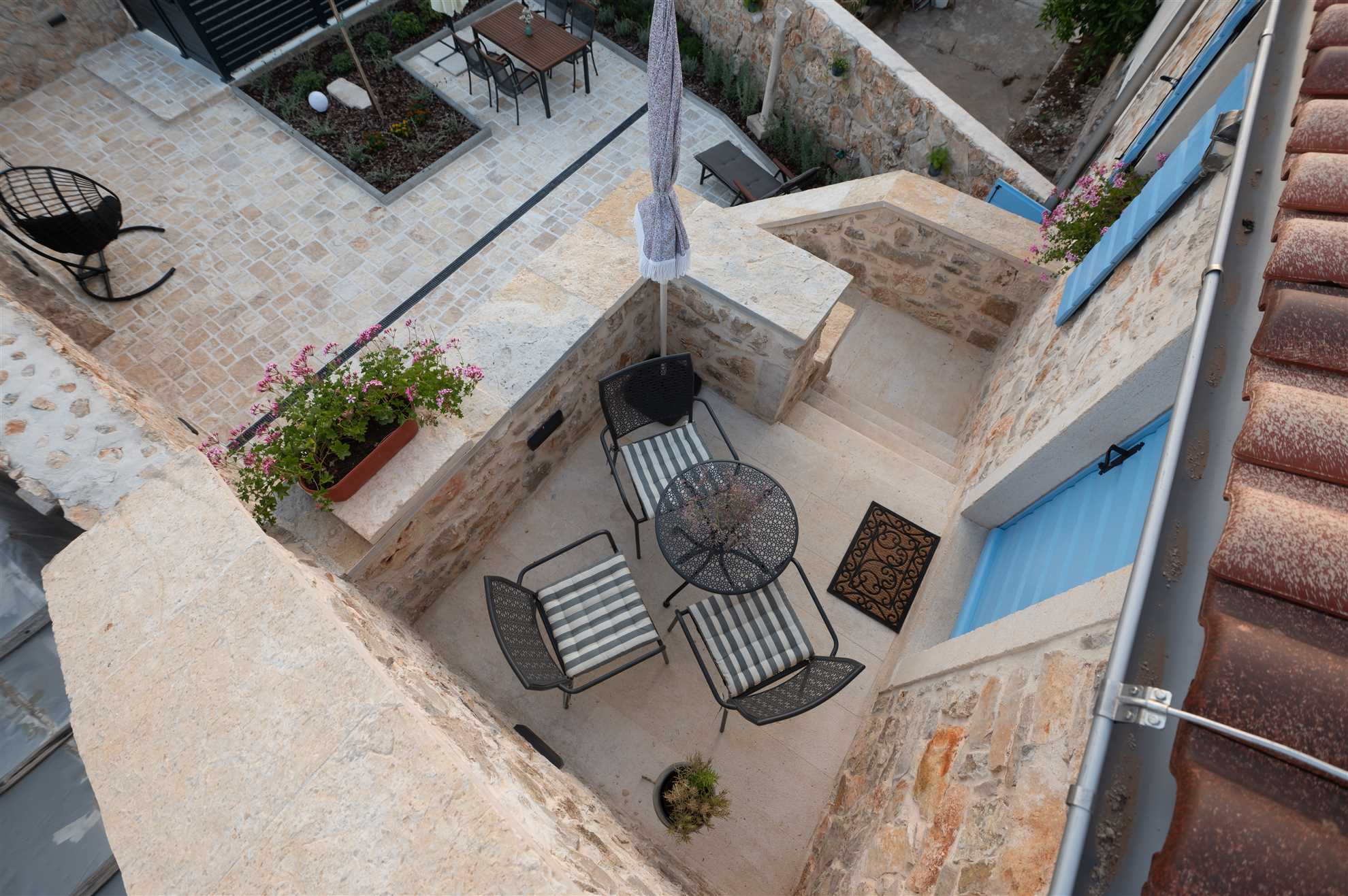 Stone holiday house with an authentic Dalmatian manor 250 years old