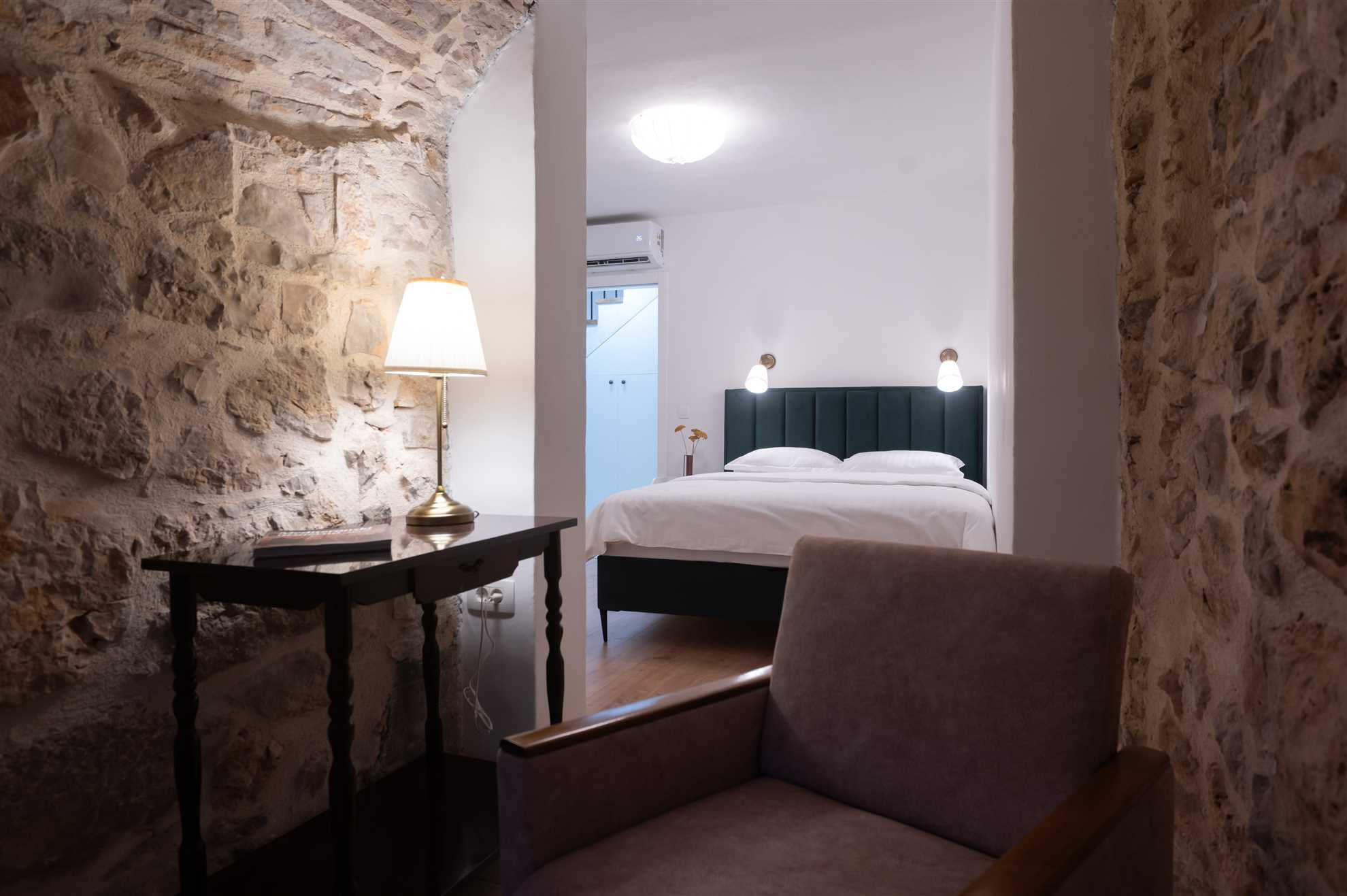 Stone holiday house with an authentic Dalmatian manor 250 years old