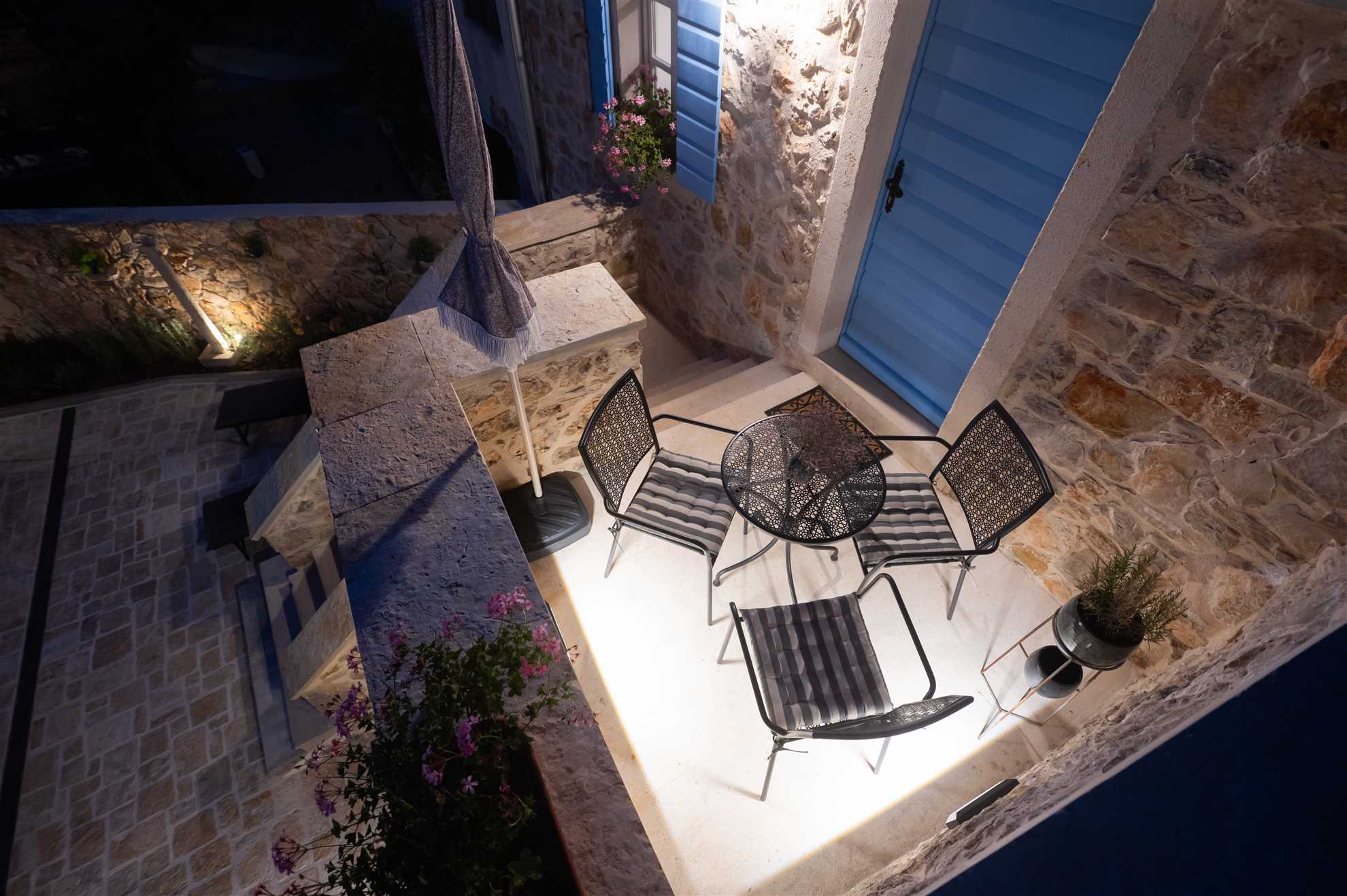Stone holiday house with an authentic Dalmatian manor 250 years old