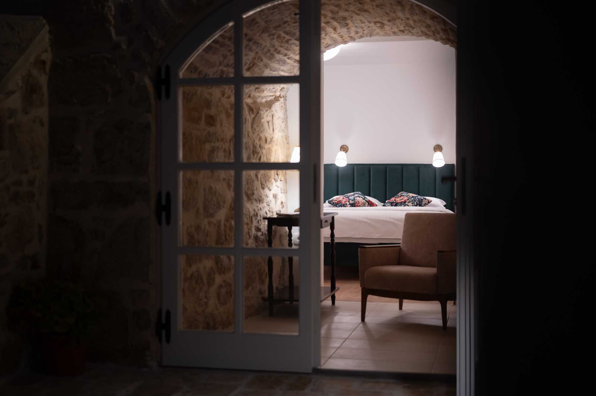 Stone holiday house with an authentic Dalmatian manor 250 years old