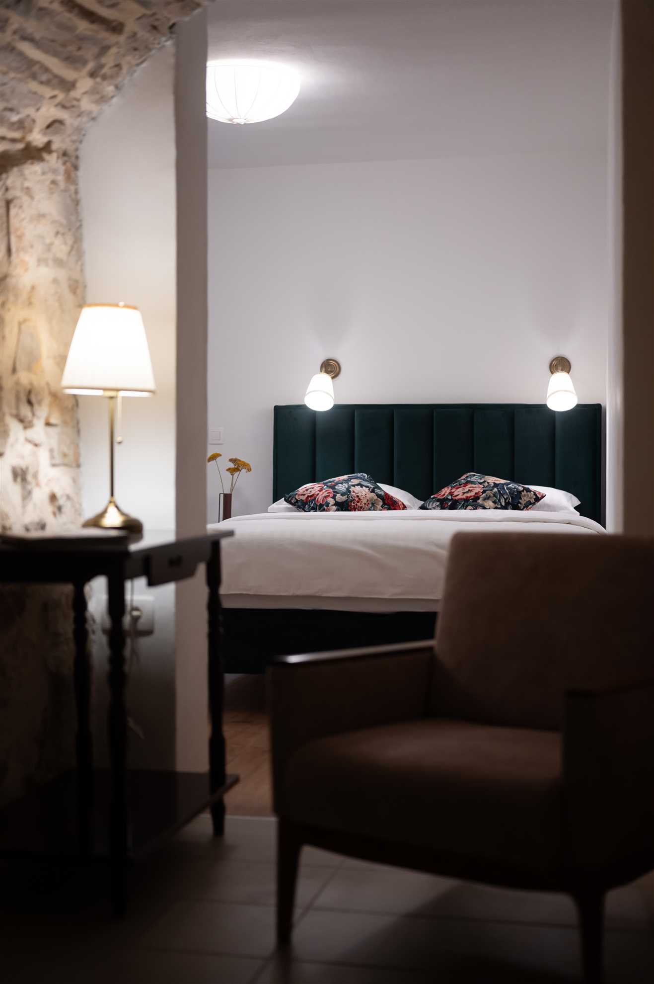 Stone holiday house with an authentic Dalmatian manor 250 years old