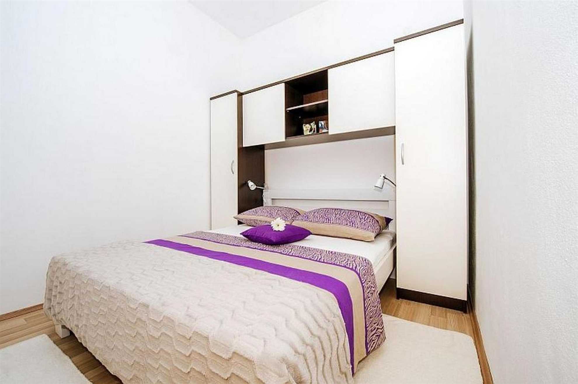 Pets are welcome | for 2-4 persons | 750 from beach