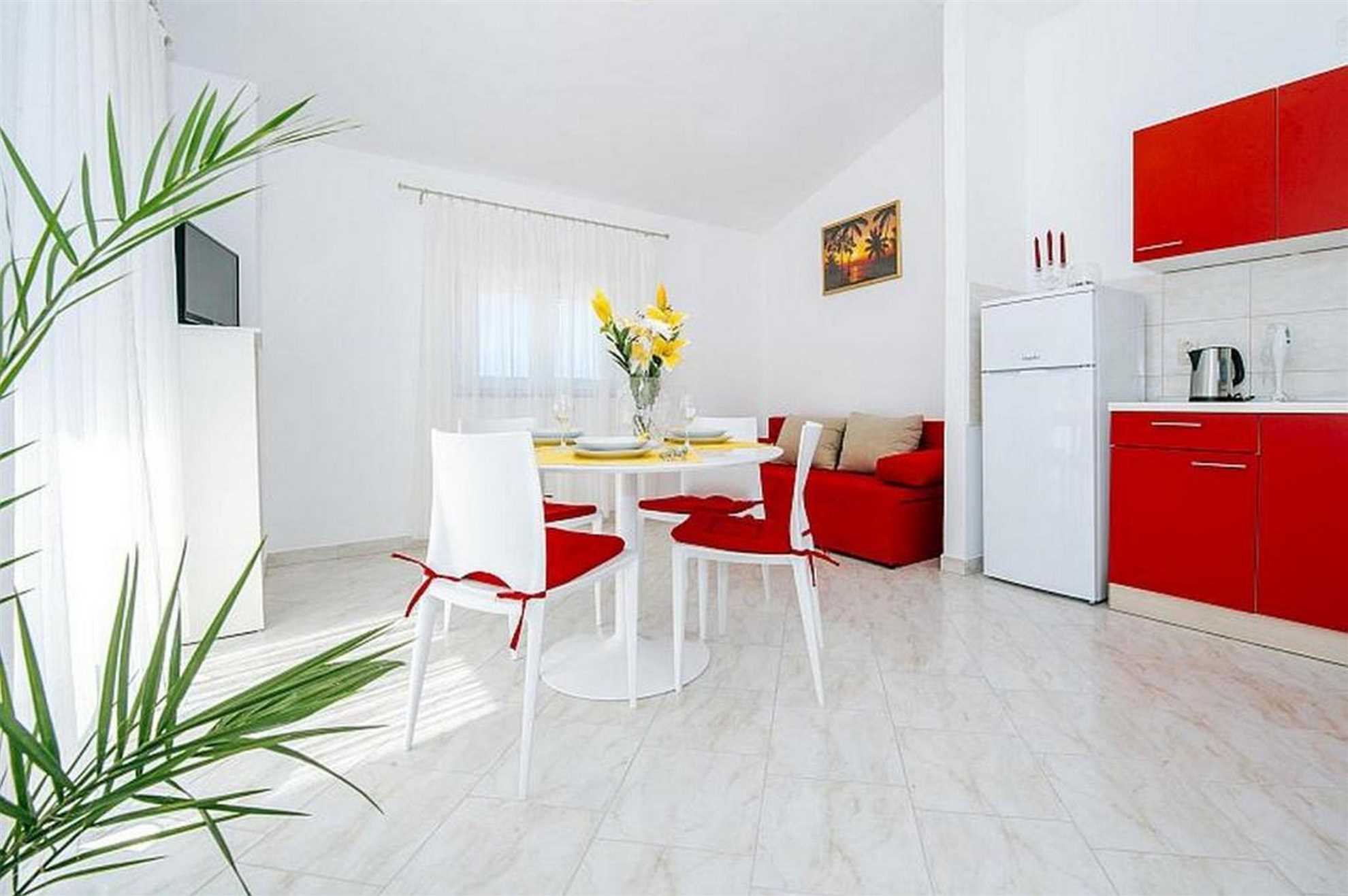 Comfortable apartment | for 4 persons | 750 m from beach