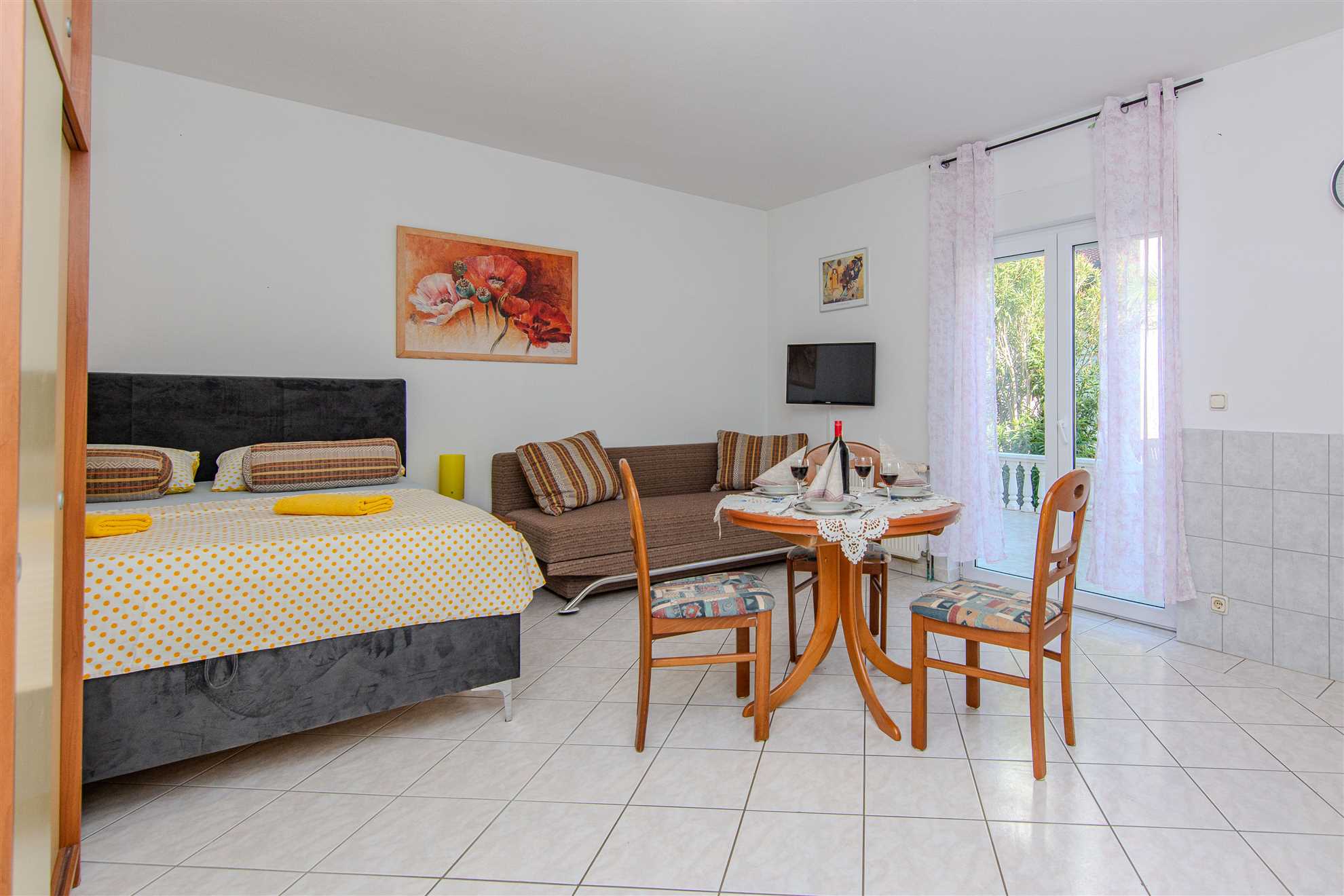 In the center of the island of Vir | 150m from the beach Jadro | Studio apartment | 2-3 persons