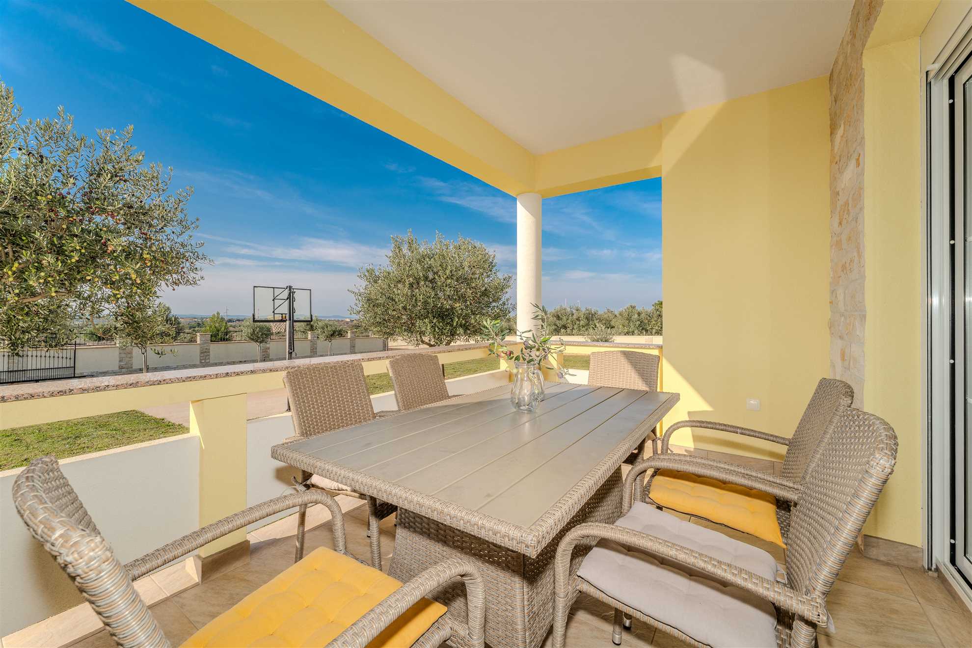 Holiday home | 8-10 persons | Fully equipped  | Partial sea view