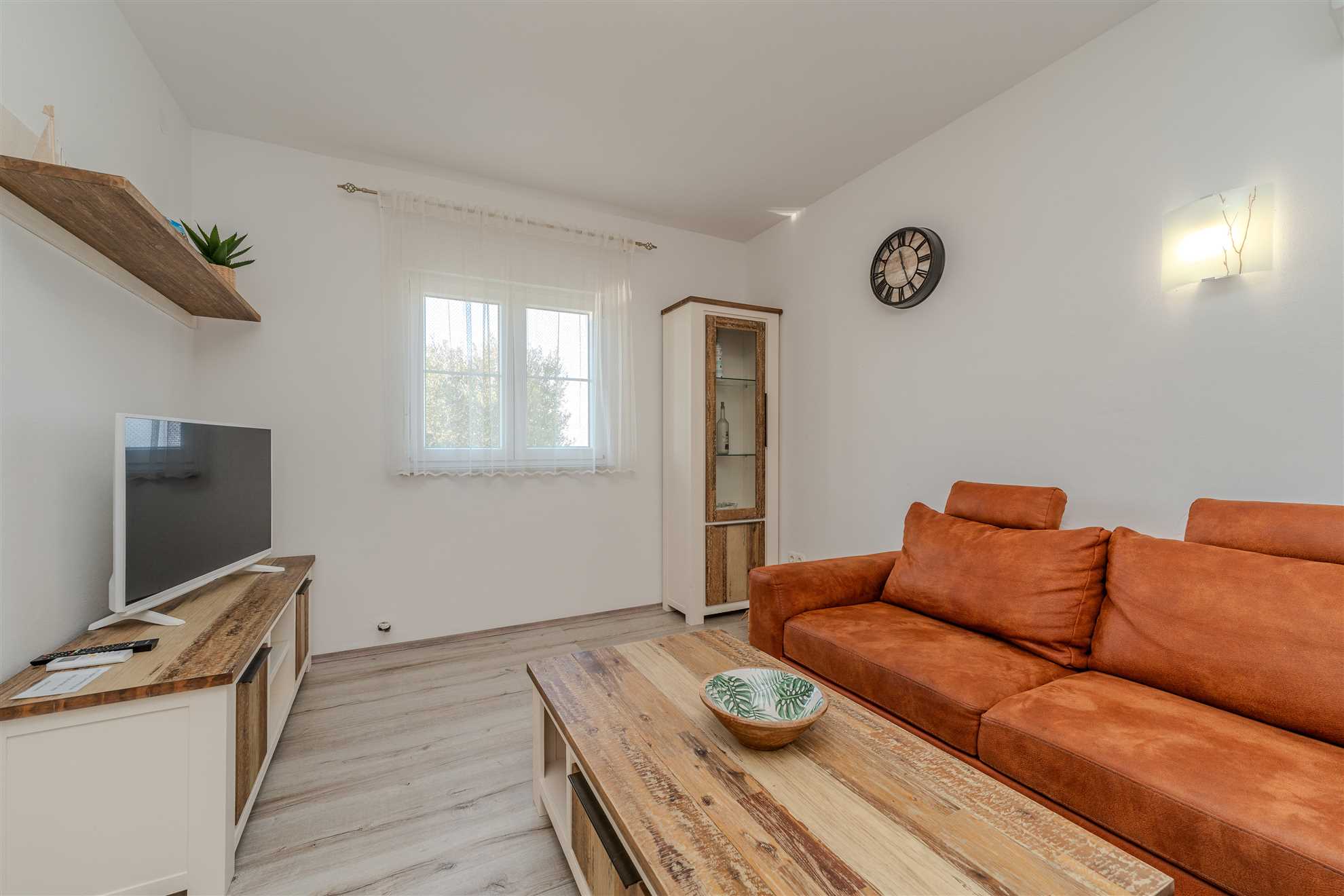 Holiday home | 8-10 persons | Fully equipped  | Partial sea view