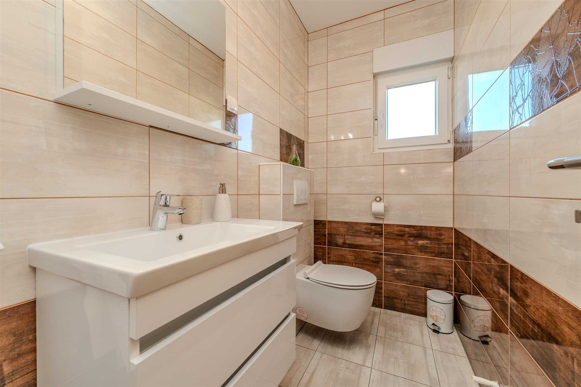 Holiday home | 8-10 persons | Fully equipped  | Partial sea view