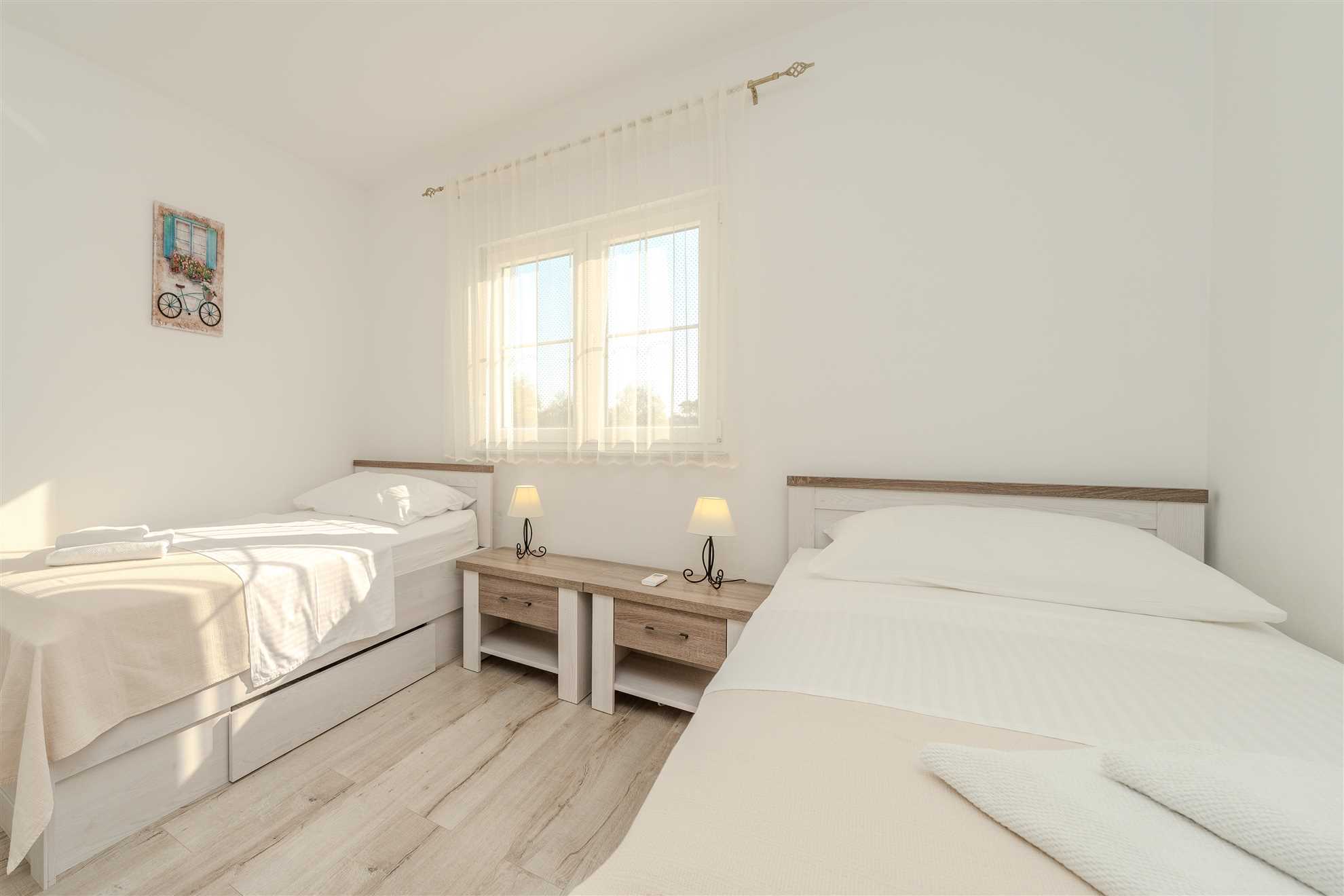 Holiday home | 8-10 persons | Fully equipped  | Partial sea view