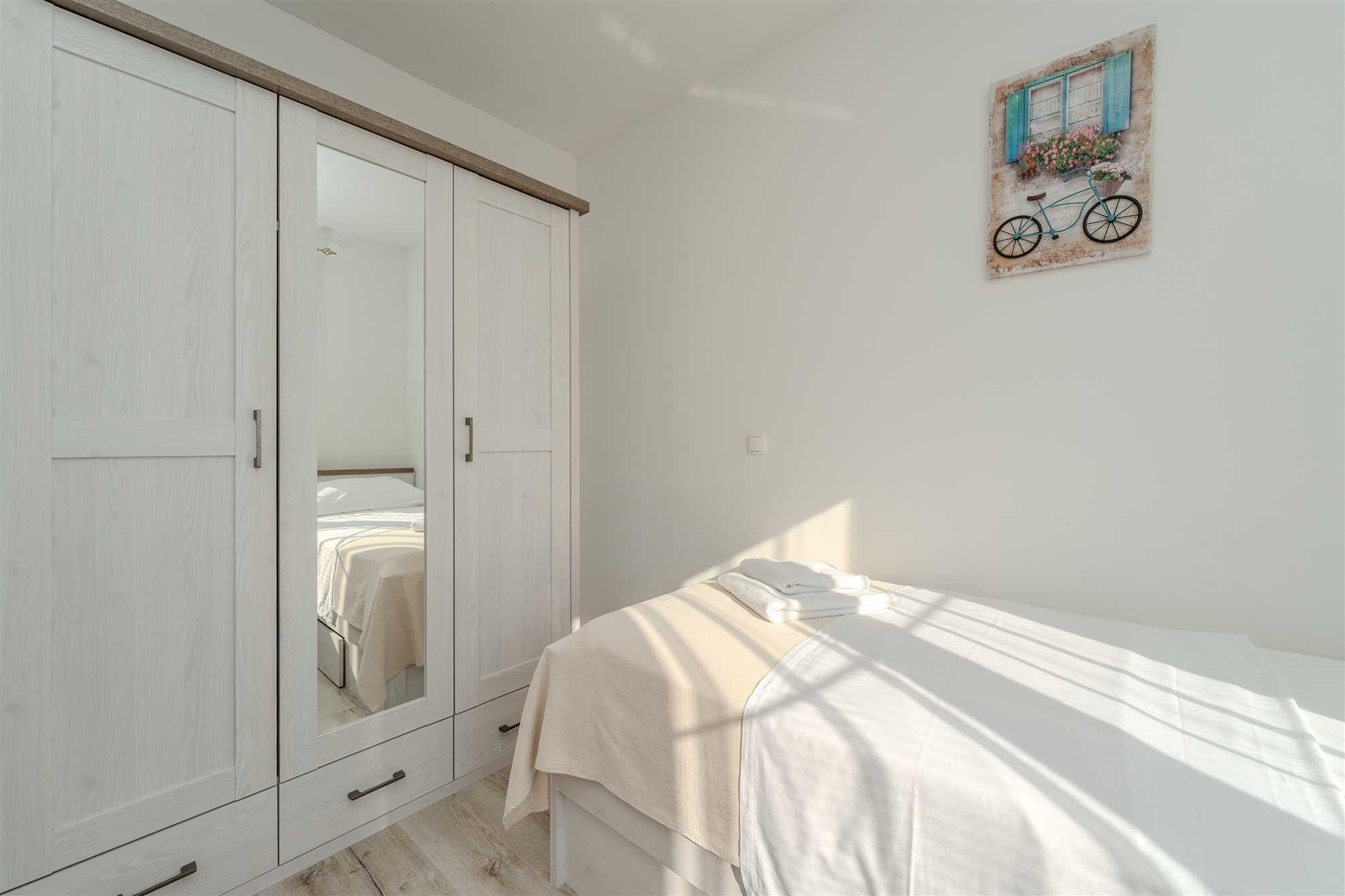 Holiday home | 8-10 persons | Fully equipped  | Partial sea view