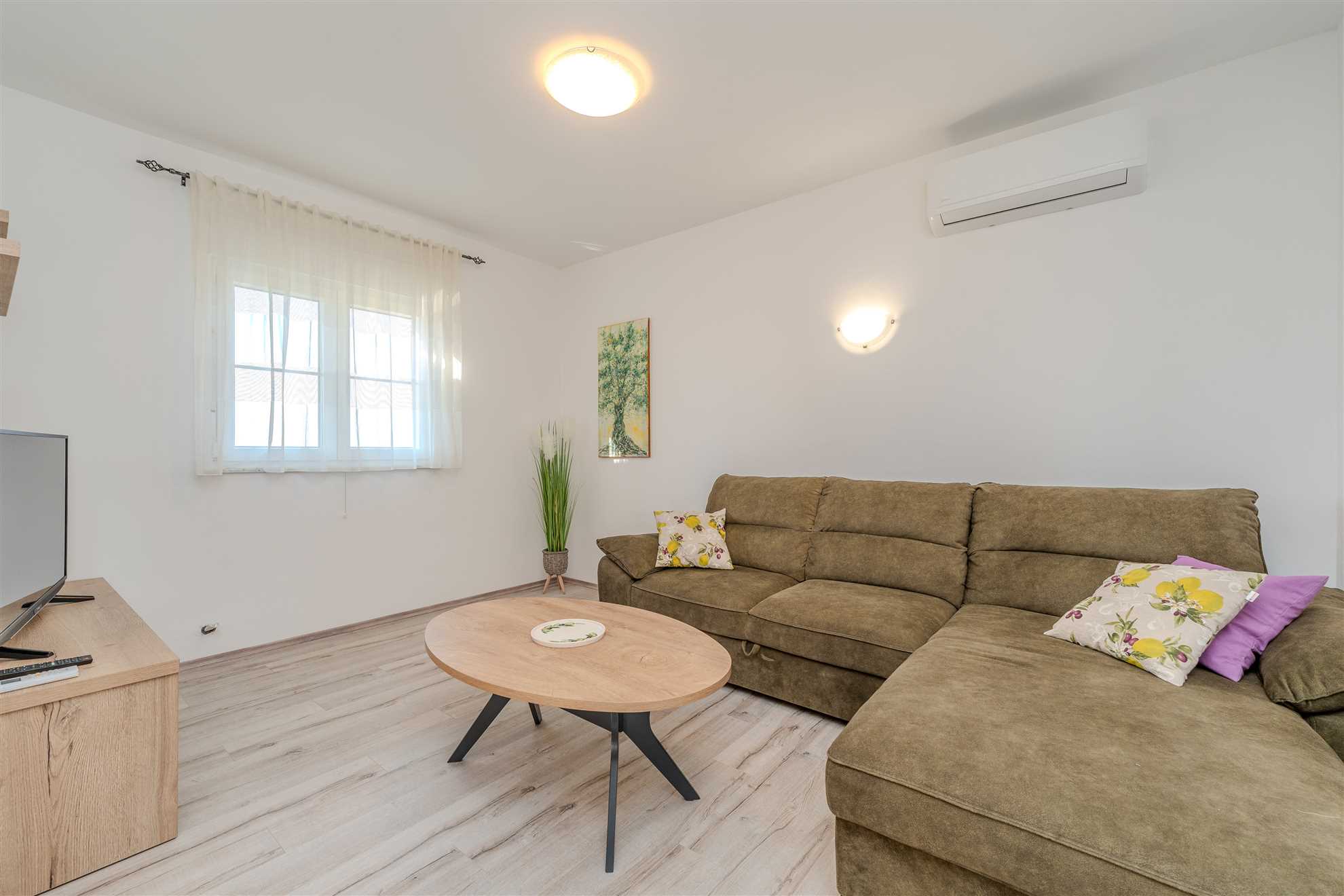 Holiday home | 8-10 persons | Fully equipped  | Partial sea view