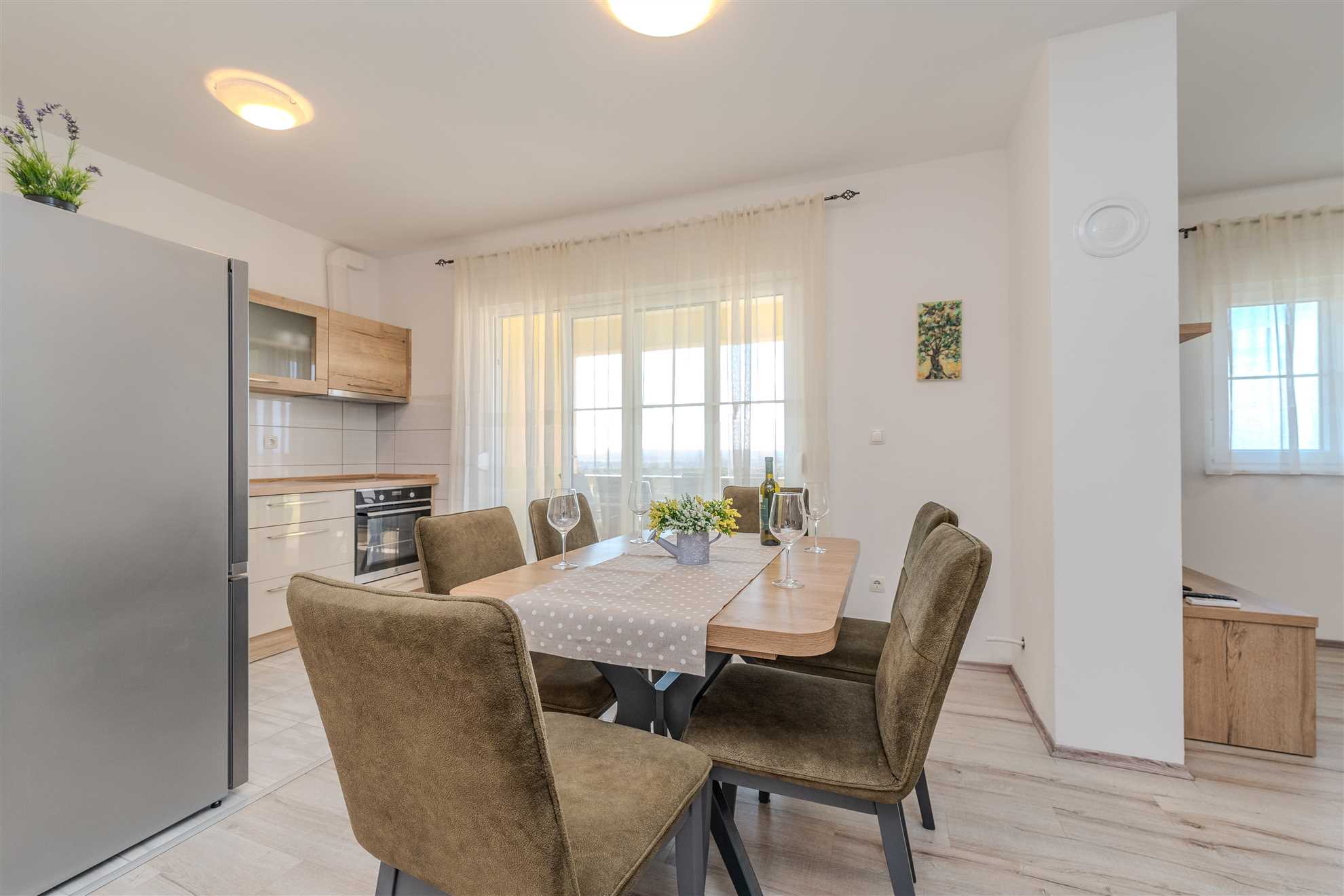 Holiday home | 8-10 persons | Fully equipped  | Partial sea view