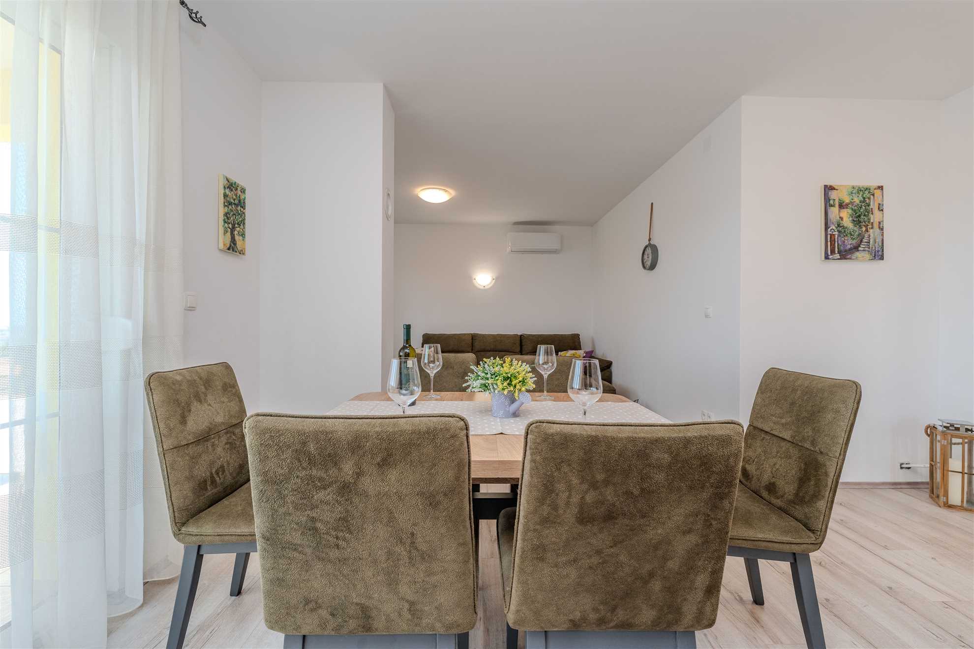 Holiday home | 8-10 persons | Fully equipped  | Partial sea view