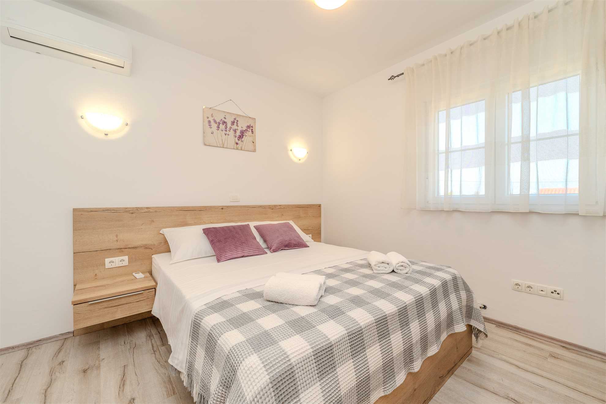 Holiday home | 8-10 persons | Fully equipped  | Partial sea view