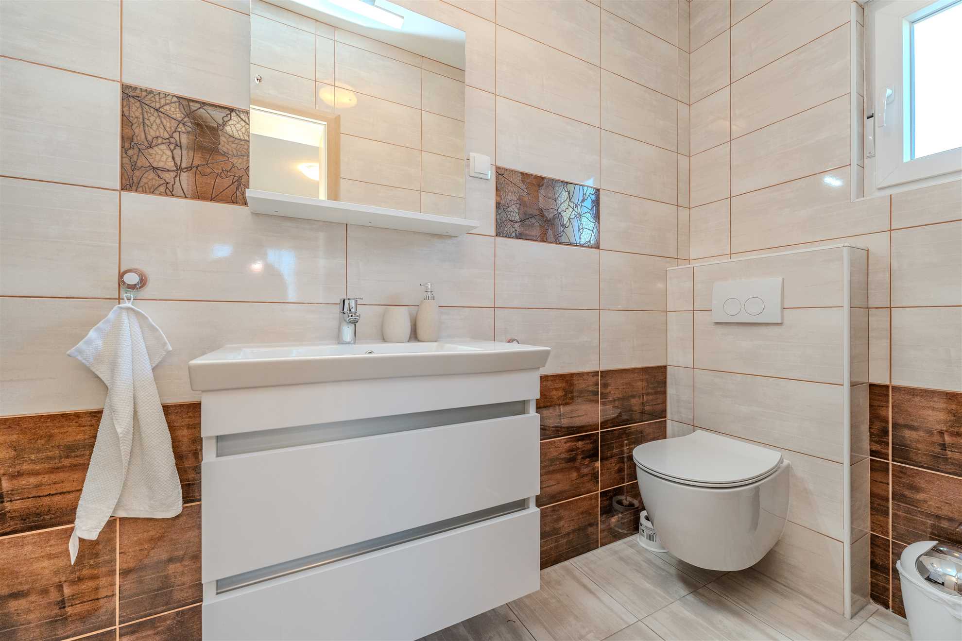 Holiday home | 8-10 persons | Fully equipped  | Partial sea view