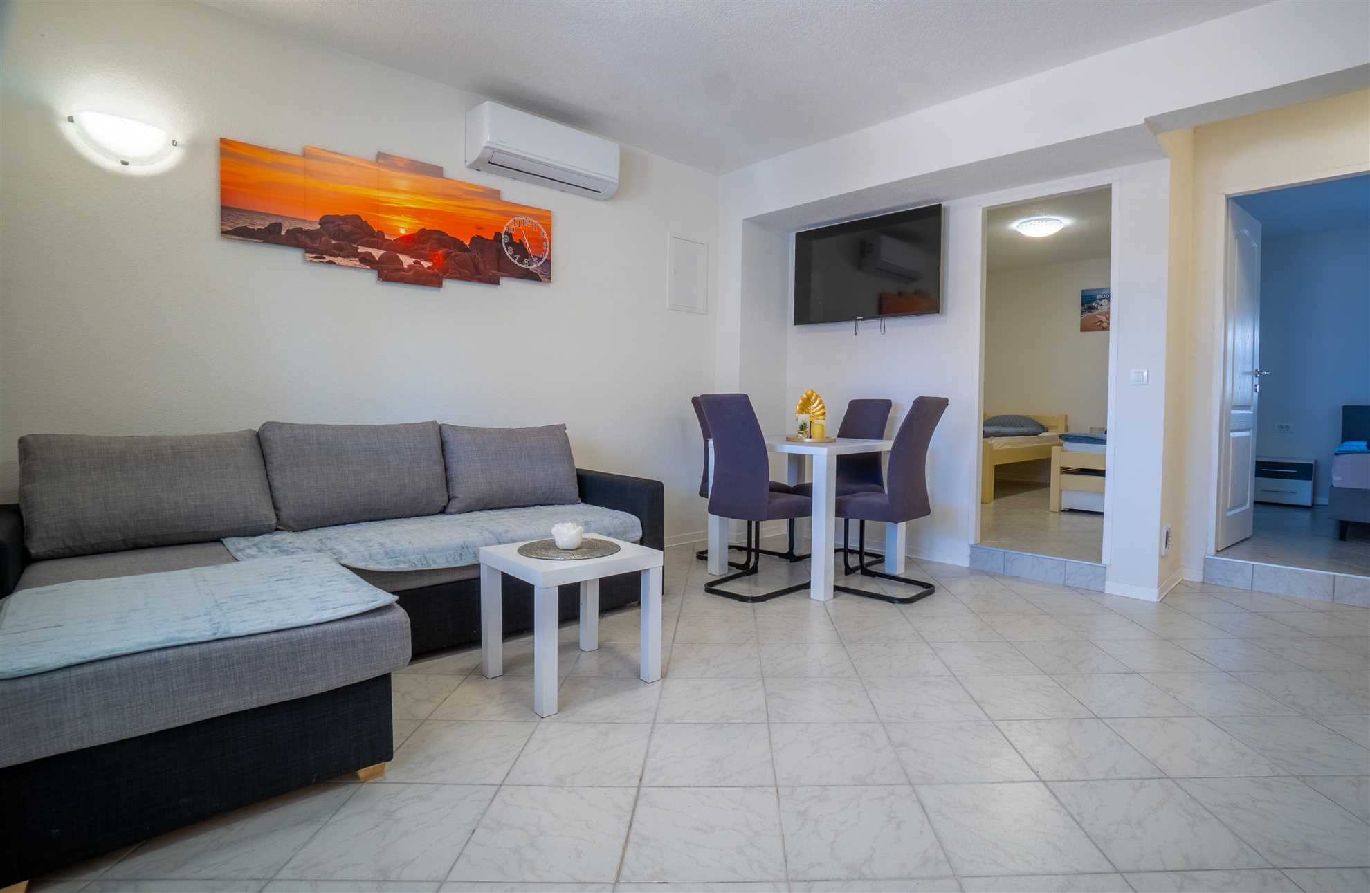 Apartment in a quiet area | For 4-5 persons | 30 m from beach  | Air conditioning, internet, SAT TV