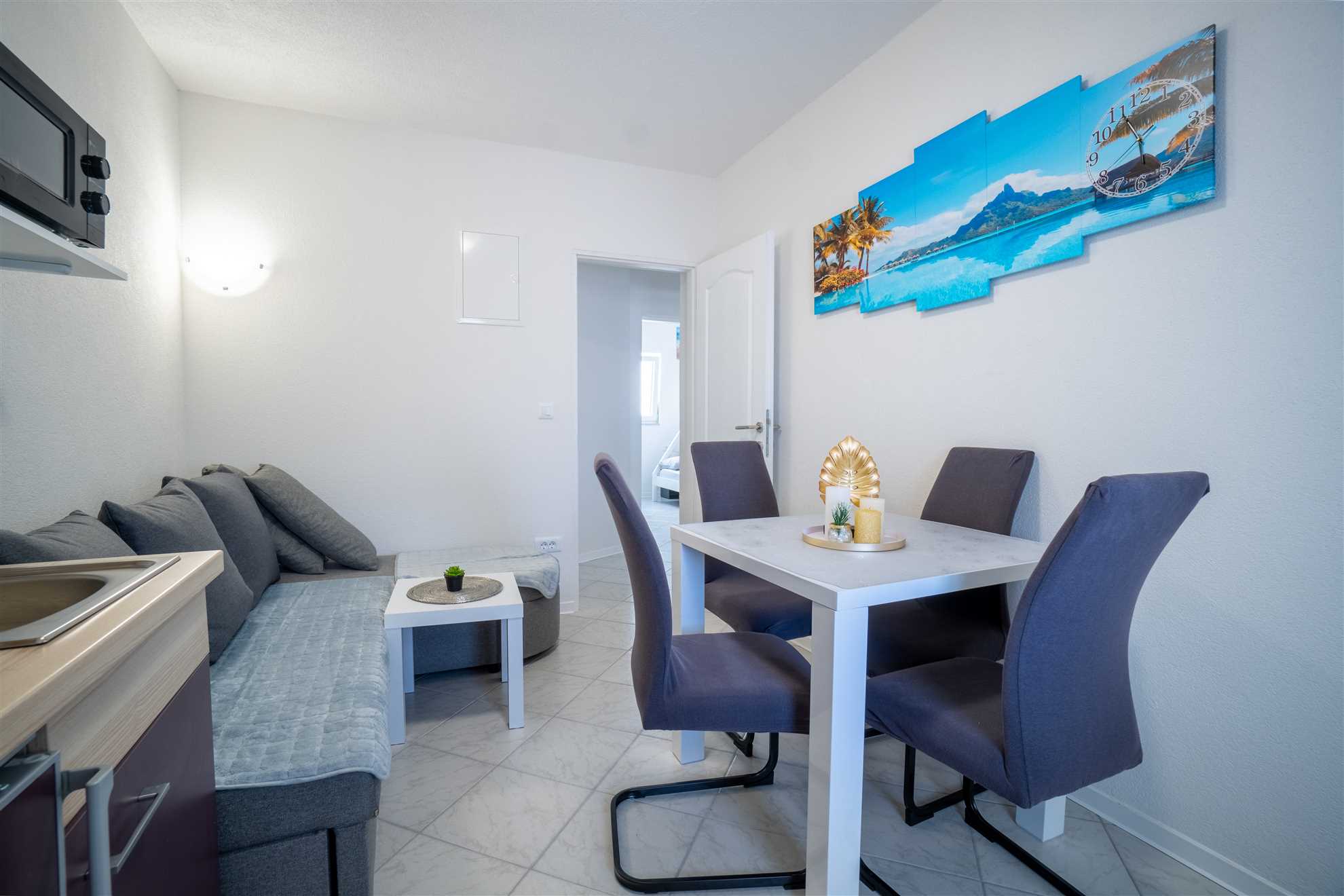 For 4-5 persons | Apartment in a quiet area | 30 m from beach