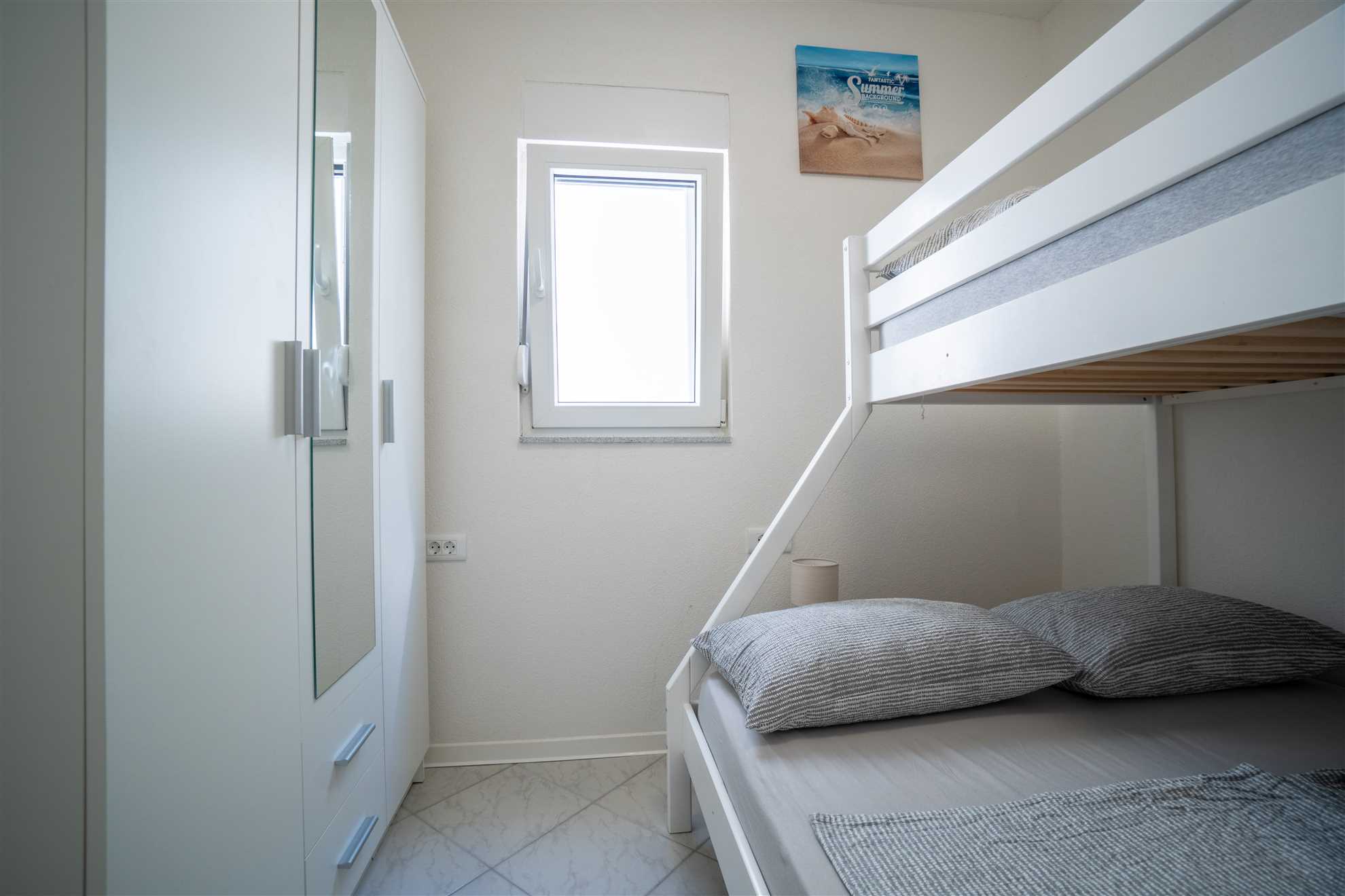For 4-5 persons | Apartment in a quiet area | 30 m from beach