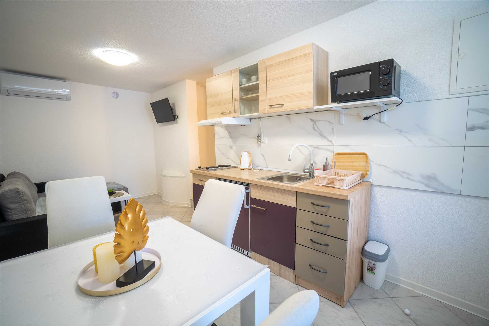 Comfortable apartment for 4 persons | 30 m from the sea | Air conditioning, internet, SAT TV, grill