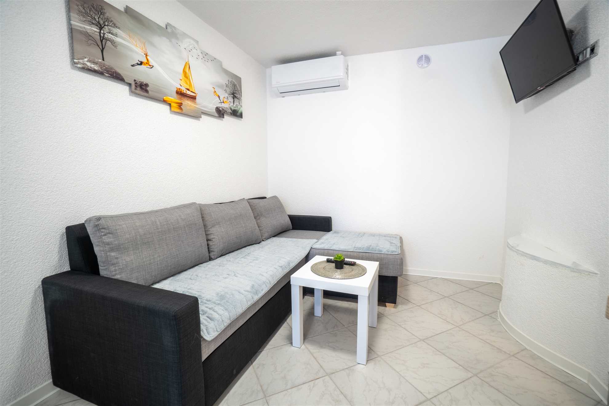 Comfortable apartment for 4 persons | 30 m from the sea | Air conditioning, internet, SAT TV, grill
