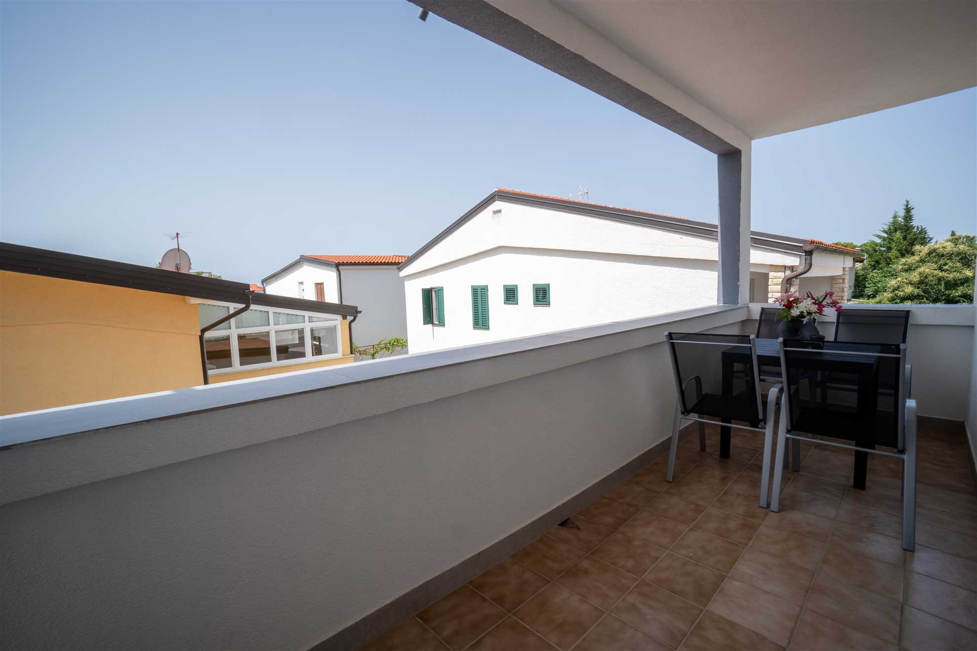 Udoban apartman za 2-4 osobe |  200 m od mora | Klima, internet, satelitska TV, roštilj