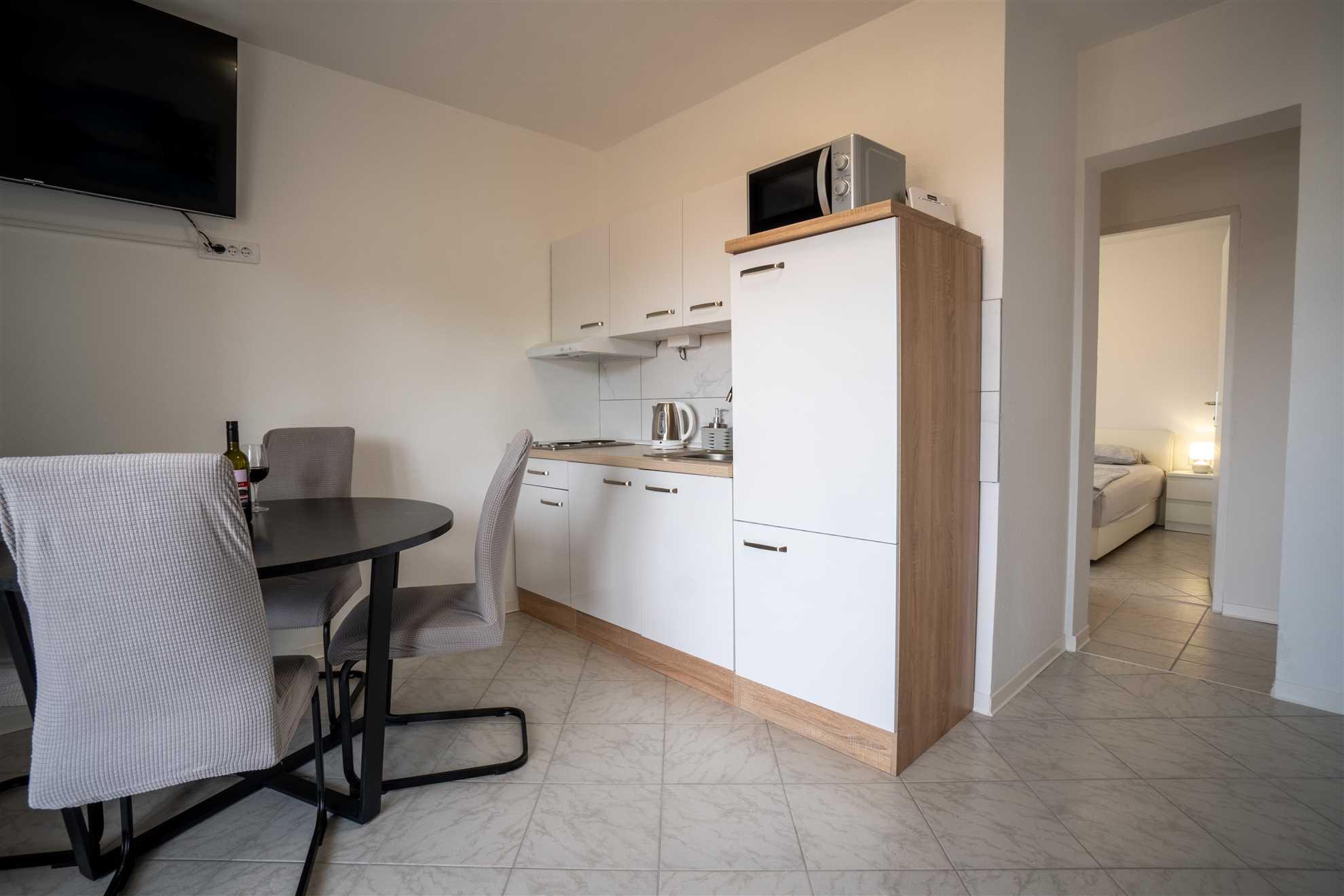 Udoban apartman za 2-4 osobe |  200 m od mora | Klima, internet, satelitska TV, roštilj