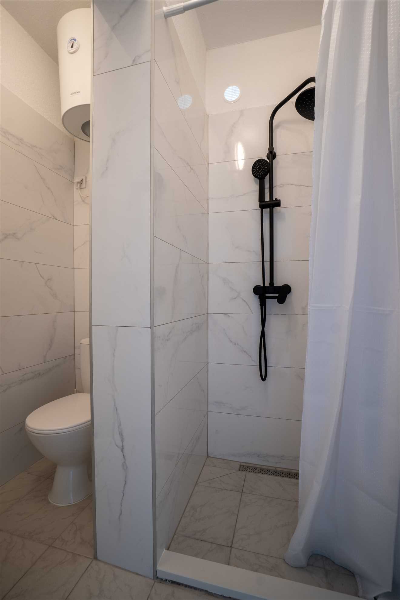 Udoban apartman za 2-4 osobe |  200 m od mora | Klima, internet, satelitska TV, roštilj