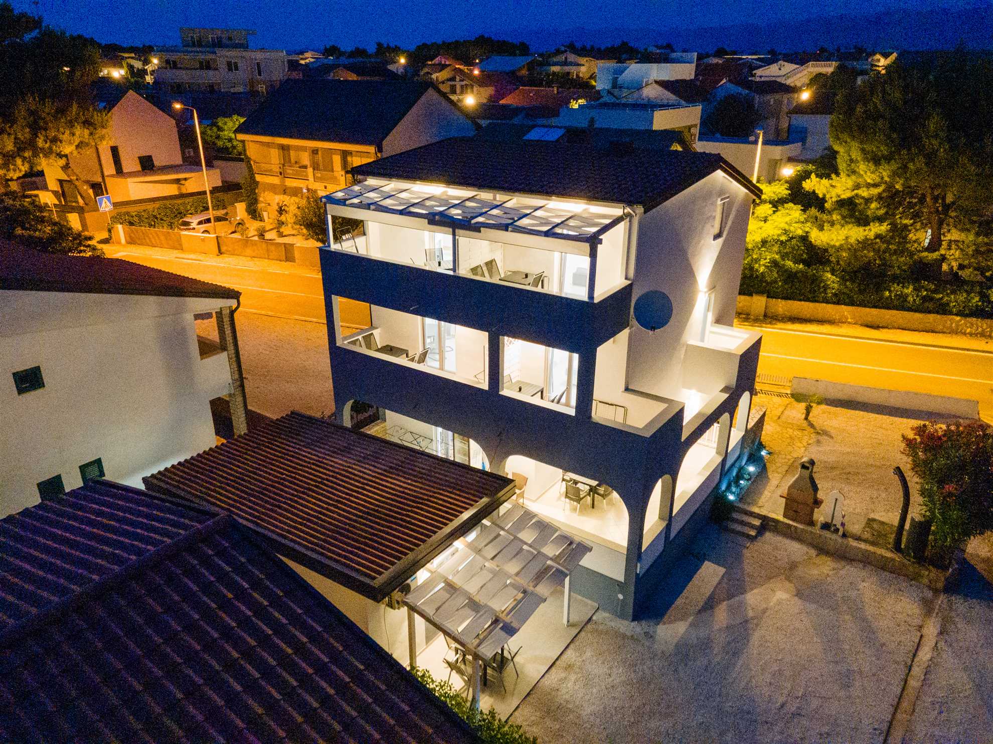 Udoban apartman za 2-4 osobe |  200 m od mora | Klima, internet, satelitska TV, roštilj
