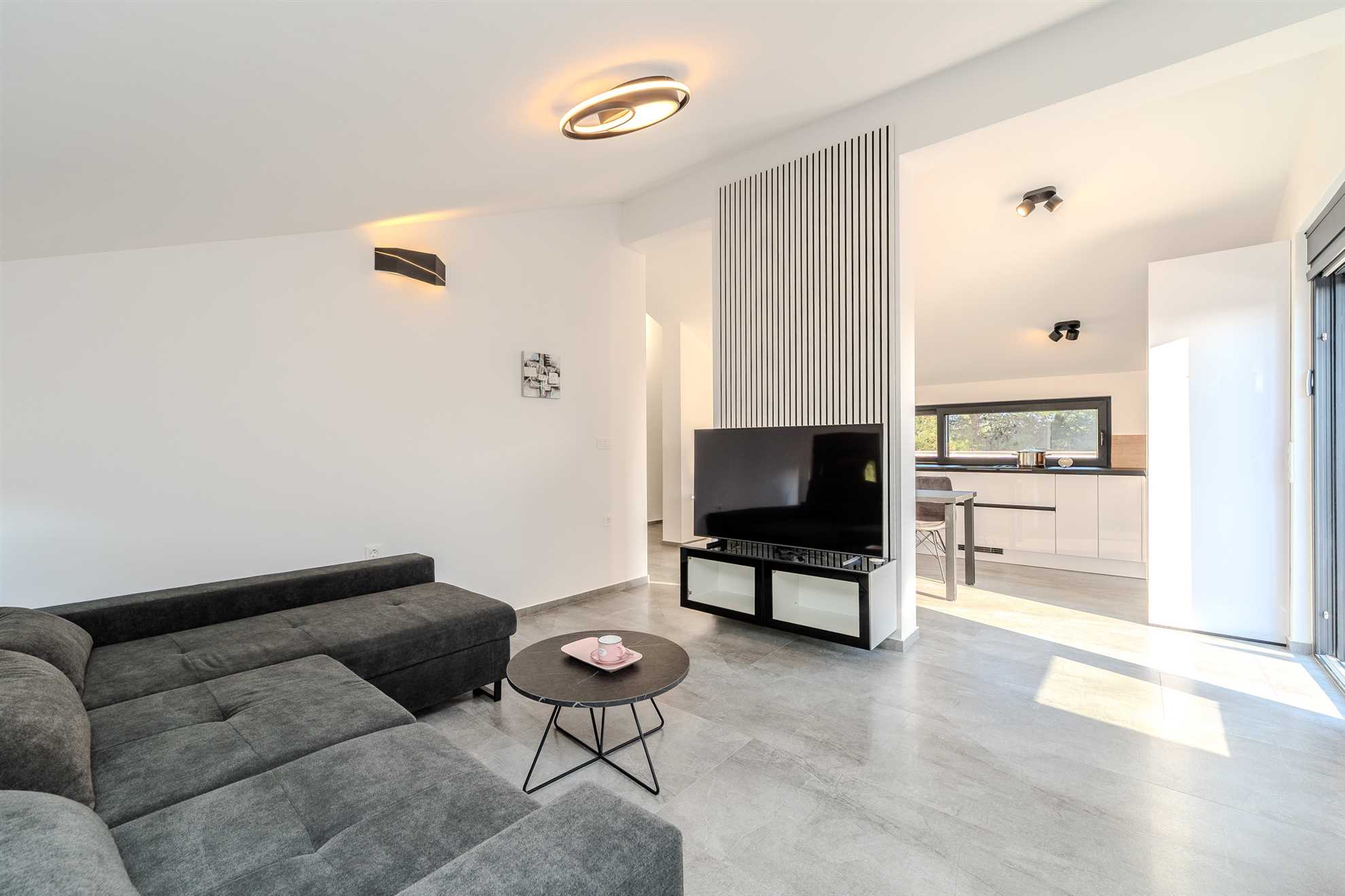 New and modern apartment | Swimming pool and private jacuzzi | For 4-6 persons