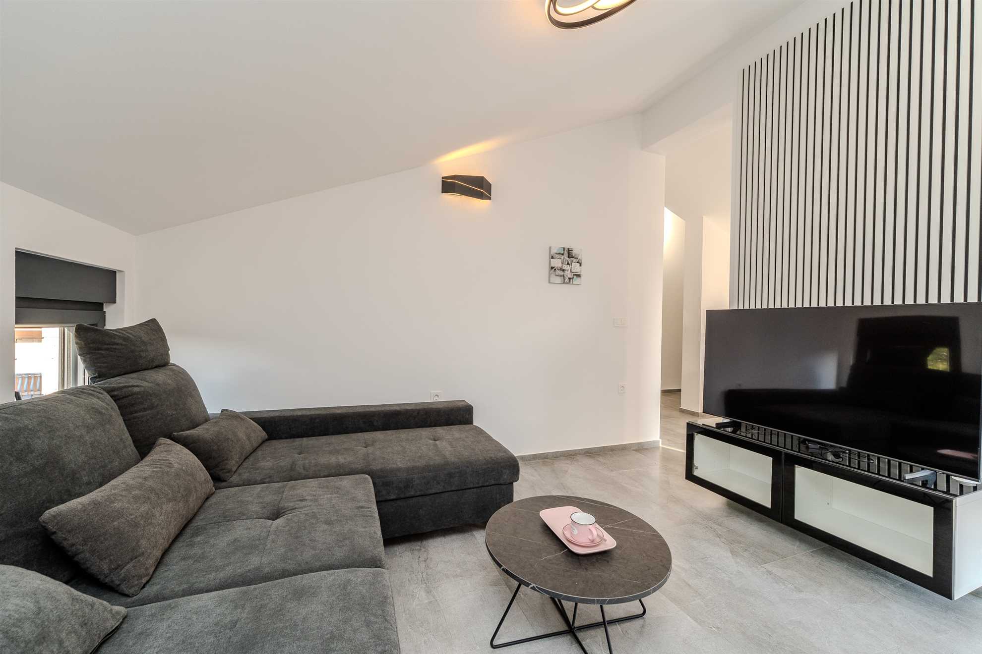 New and modern apartment | Swimming pool and private jacuzzi | For 4-6 persons