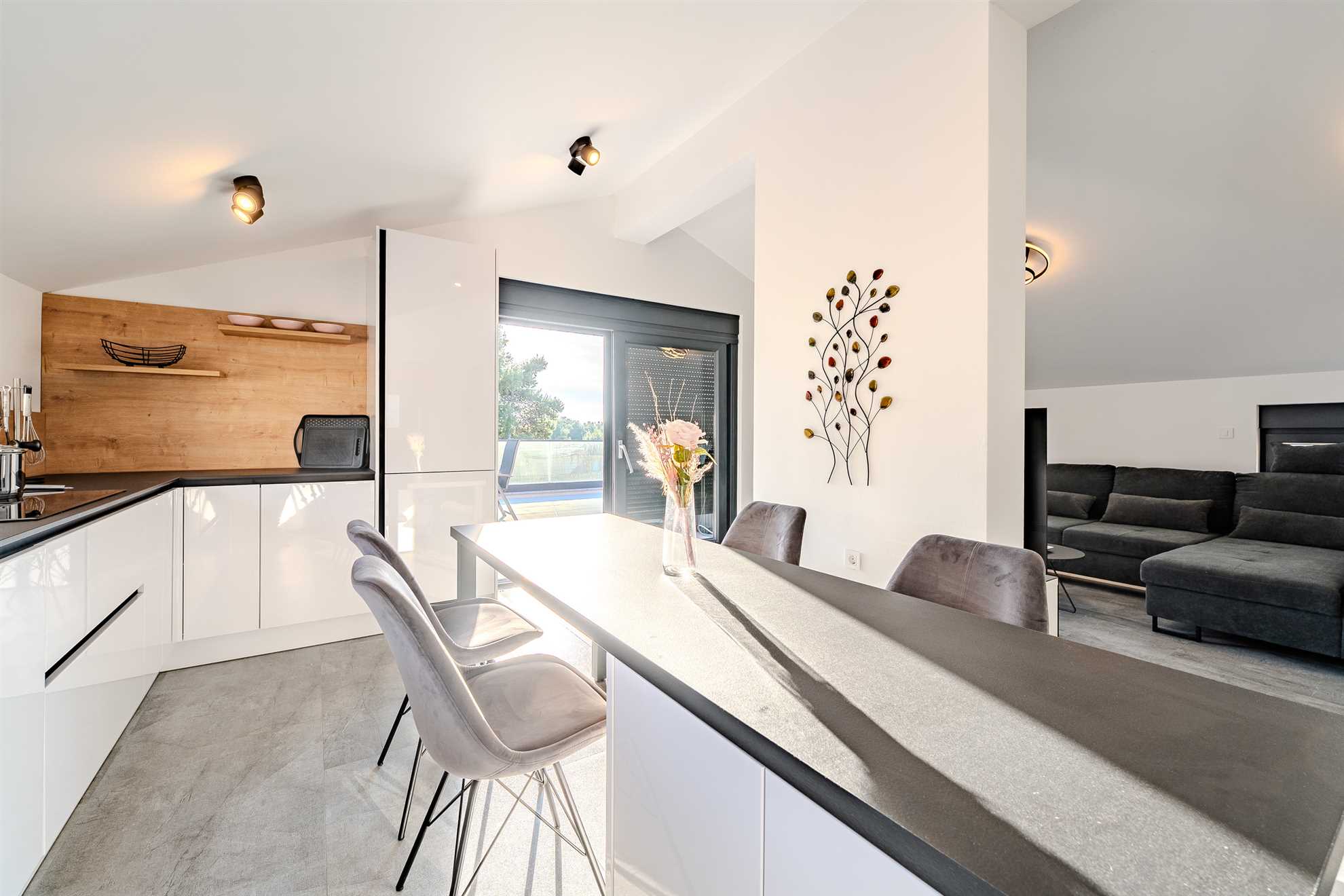 New and modern apartment | Swimming pool and private jacuzzi | For 4-6 persons