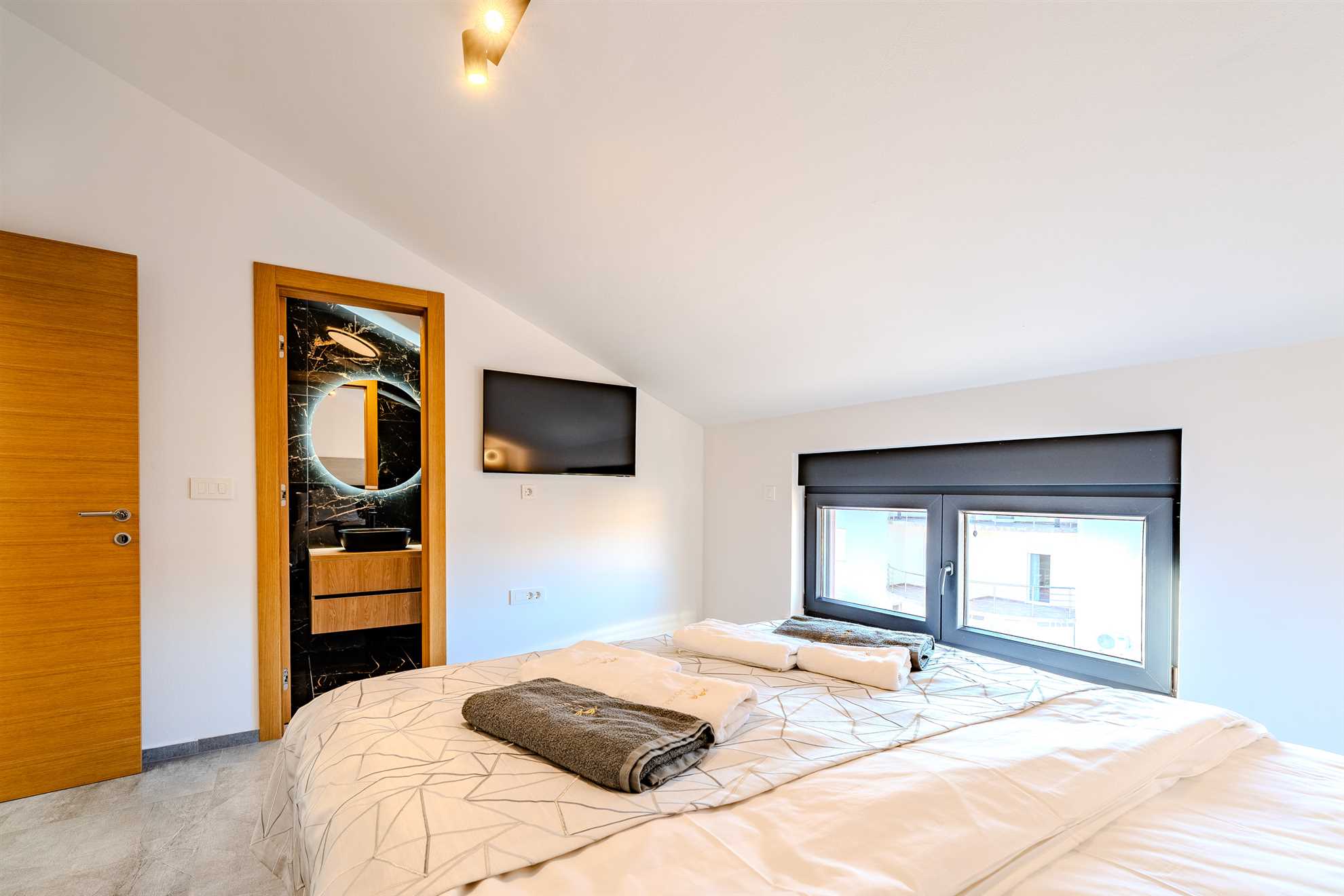 New and modern apartment | Swimming pool and private jacuzzi | For 4-6 persons