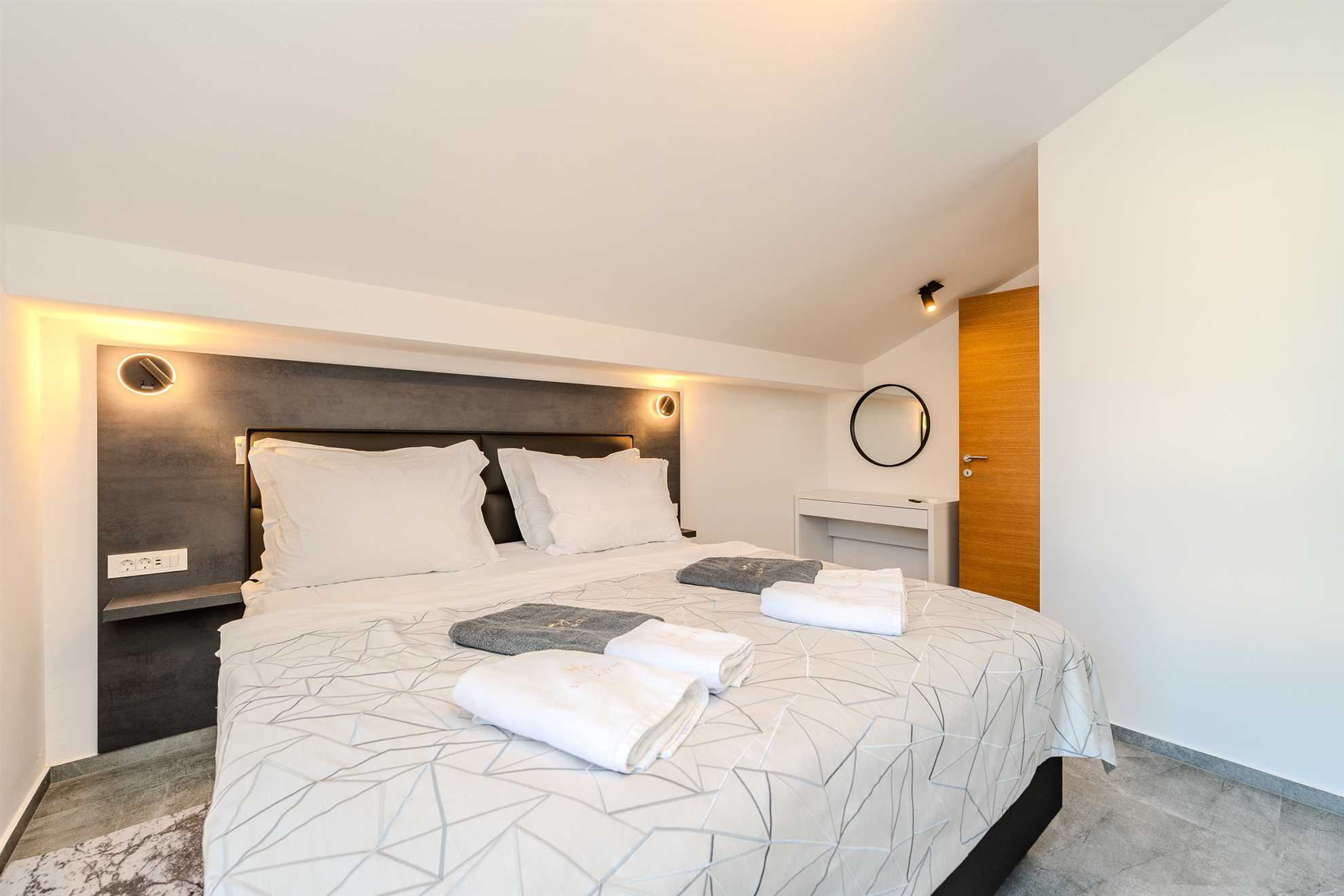 New and modern apartment | Swimming pool and private jacuzzi | For 4-6 persons