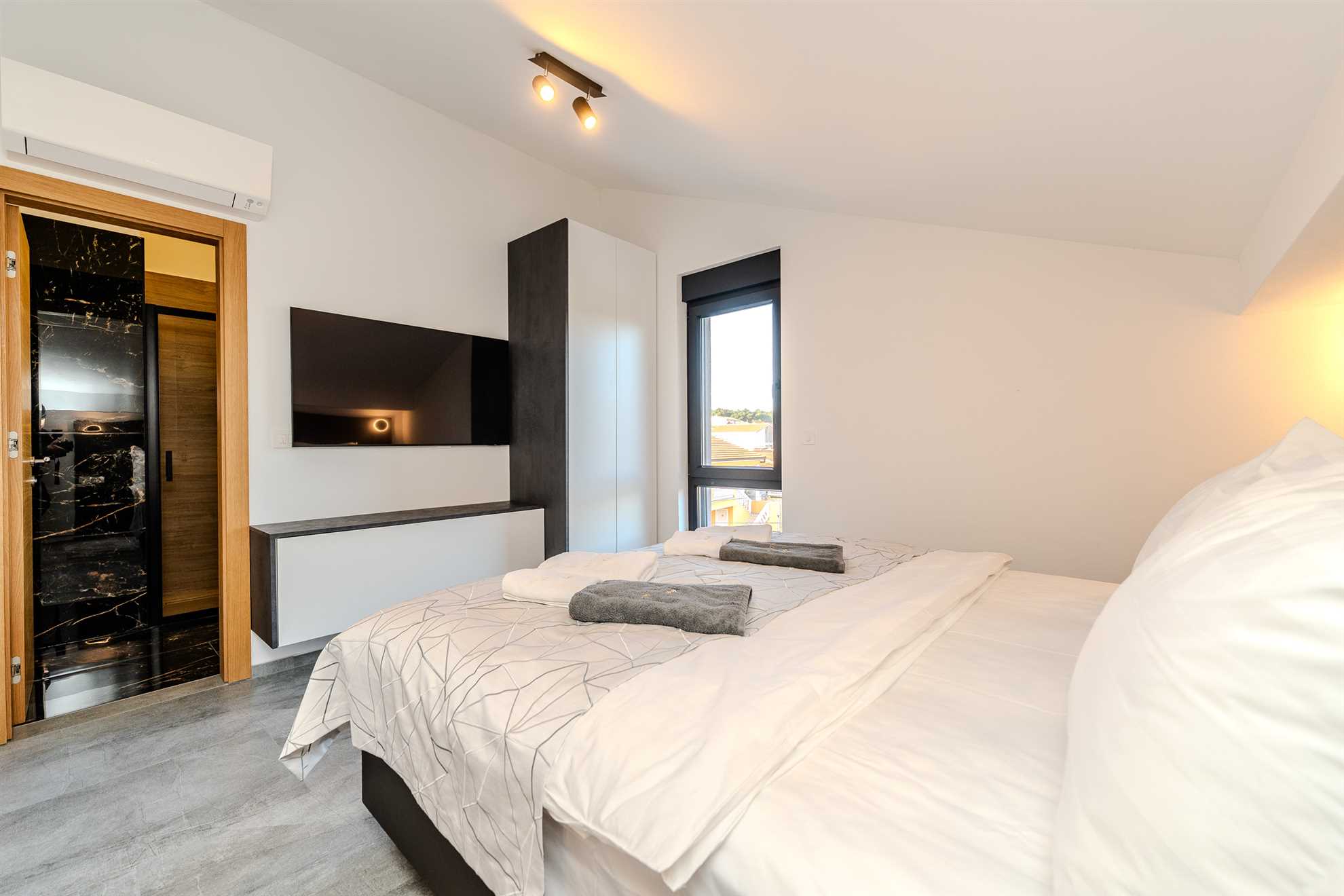 New and modern apartment | Swimming pool and private jacuzzi | For 4-6 persons