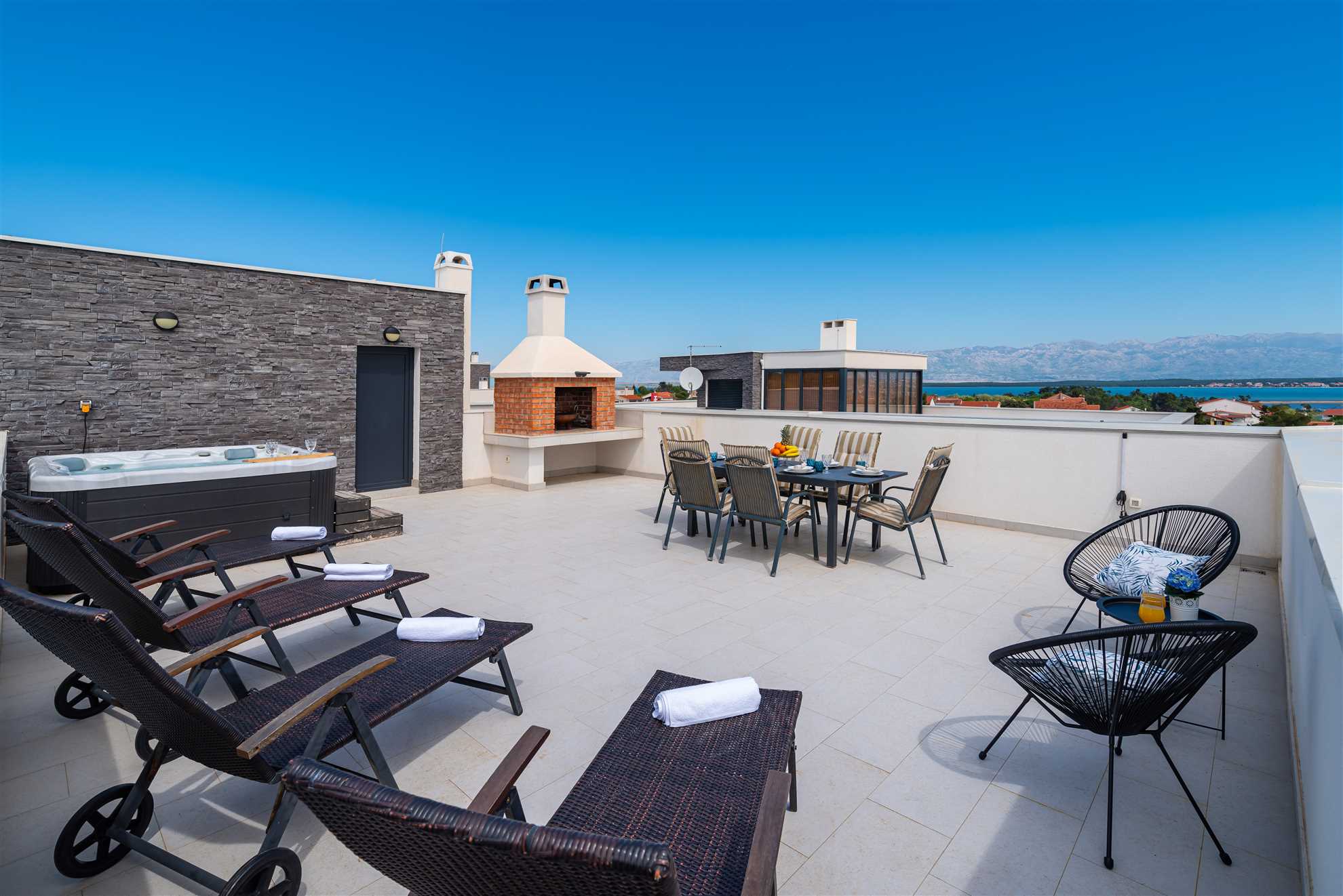 Jacuzzi | Sea view | For 4 persons | New and modern